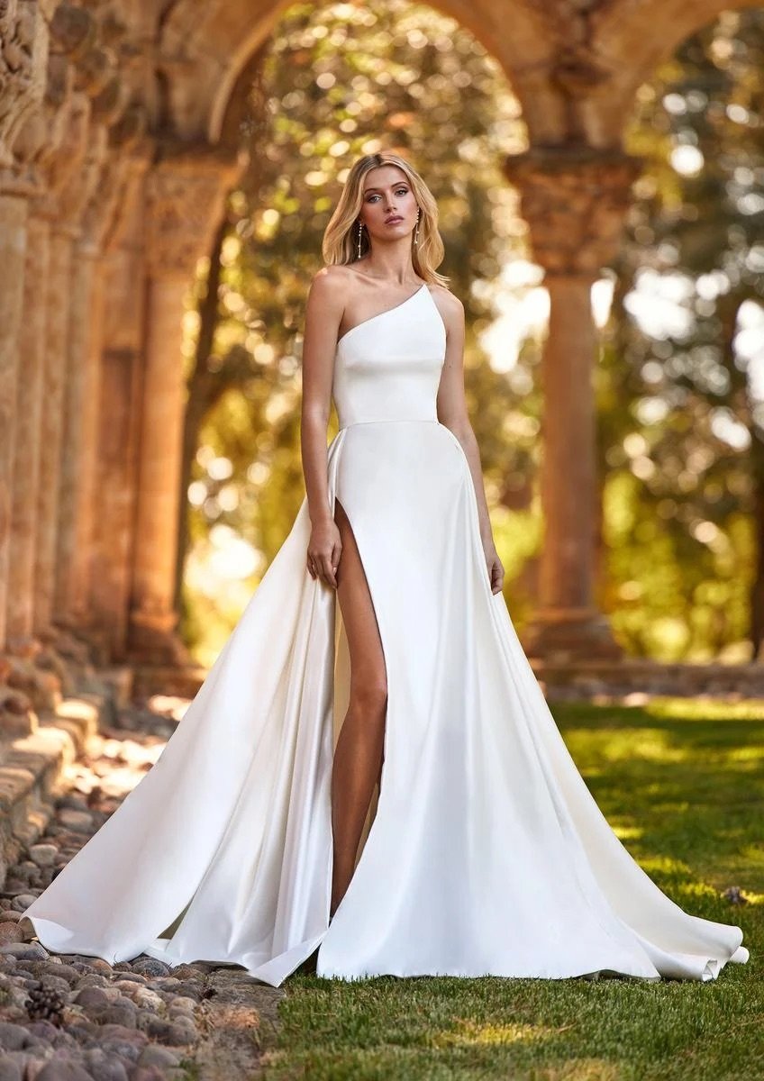 Nora | Pronovias | Size 14