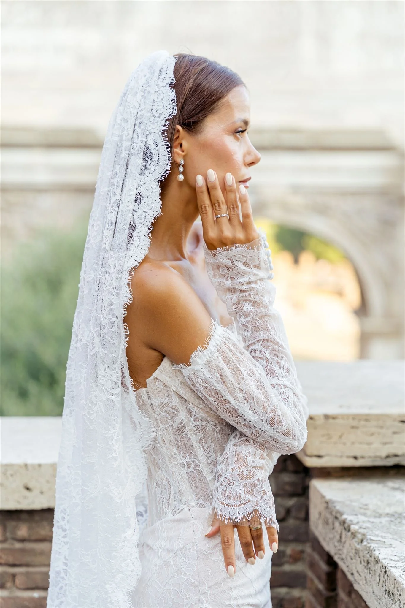 Roxanne Veil - Evie Young