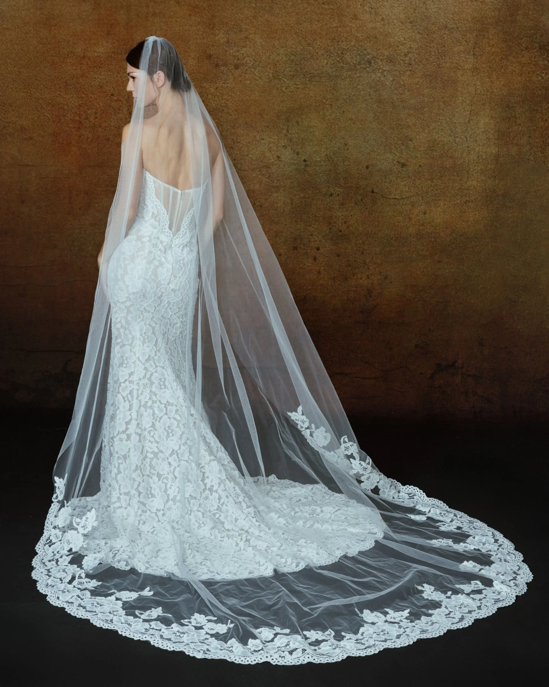 Alaia and Alison Veil