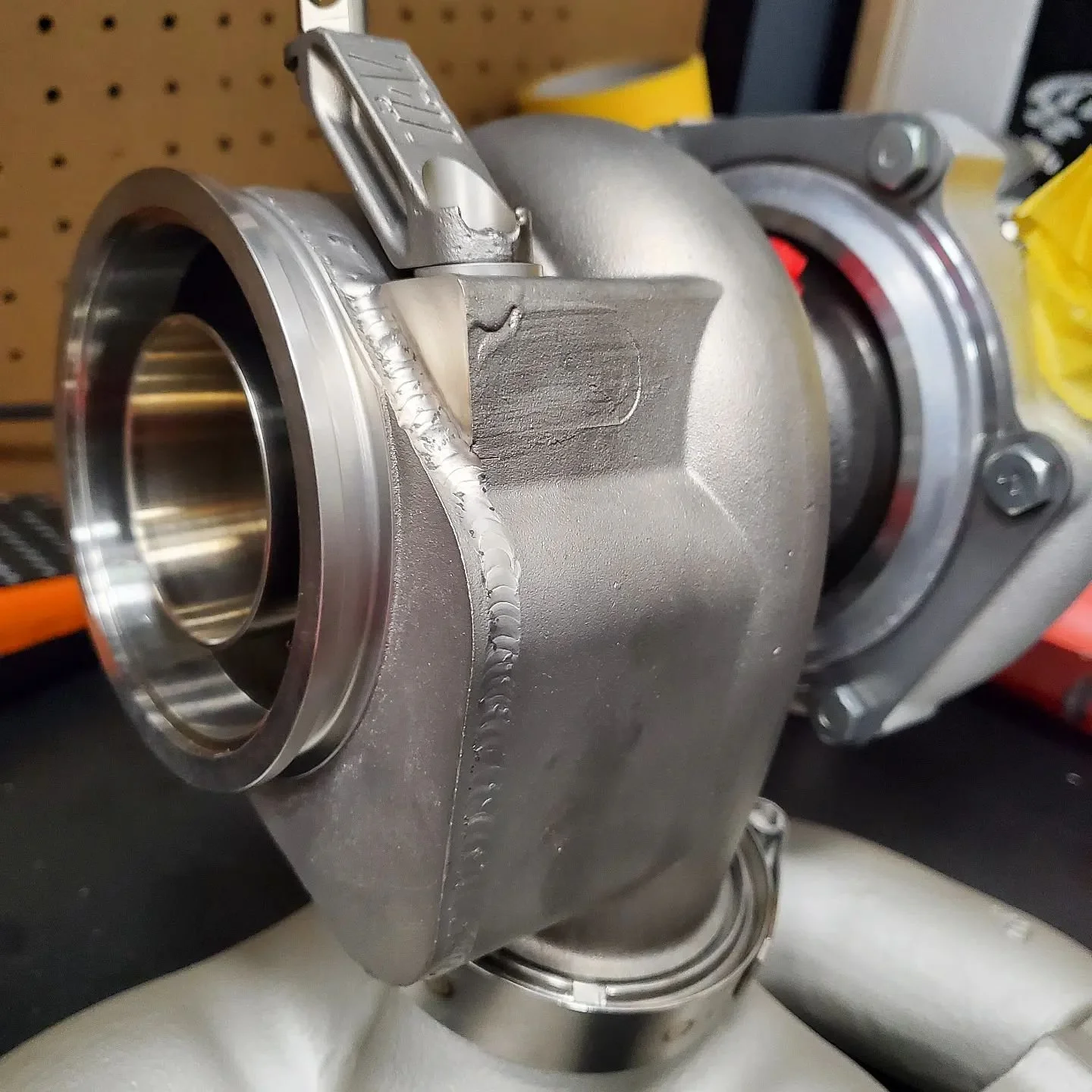 Lil #tialsport IWG for a #garrettmotion gen2 gtx2867 on a @pagparts 20v manifold. #UngluckInc #vwmotorsport #20thAE