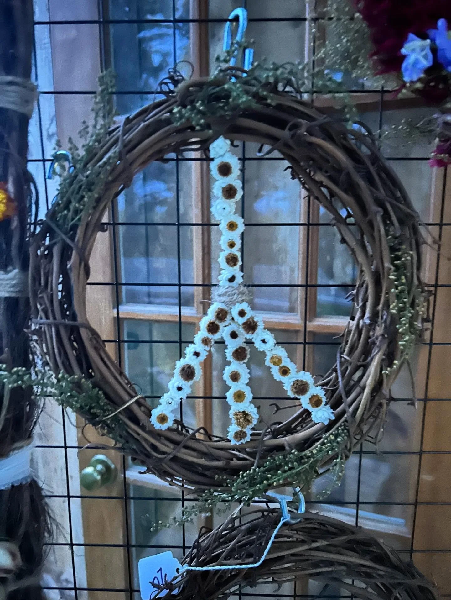 ✌🏼G I V E A W A Y ✌🏼

I just love these peace wreaths so much (sorry it was still dark out when I took this pic but still so cute)

Comment something that&rsquo;s bringing you joy these days, tag a friend, and I&rsquo;ll randomly choose someone ear