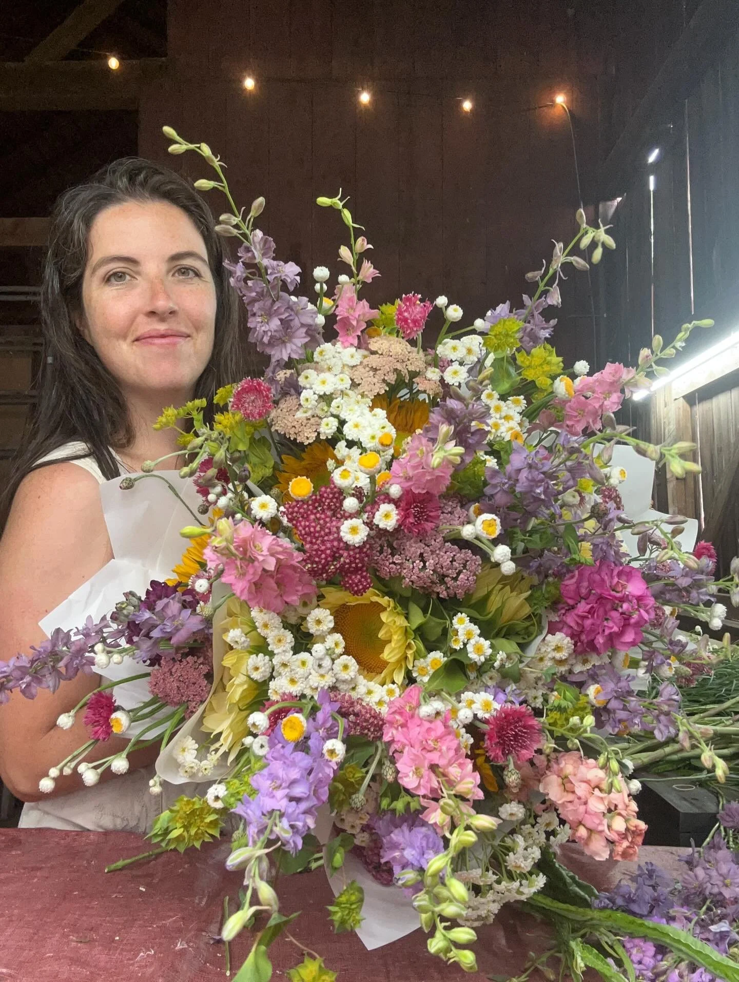 Long live the barn bouquet selfie and this dreamy color palette. 

After a week spent relaxing, hanging with my fam, and not doing much of anything I can say without hesitation that I&rsquo;m ready to get back to work.

What a dream that my job is ri