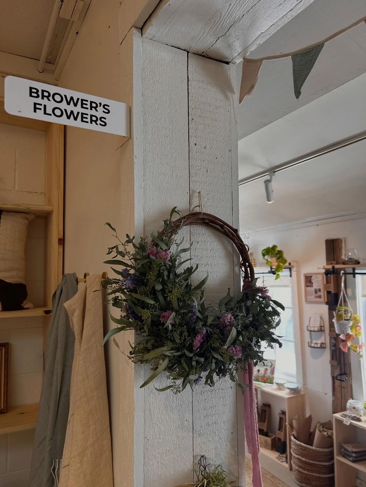 A couple of dried wreaths just added to our sweet little space at @maisonblancshops ✨

I think I lost my love for wreath making a few years back but I have found it again and I am so excited to create more of these for you!