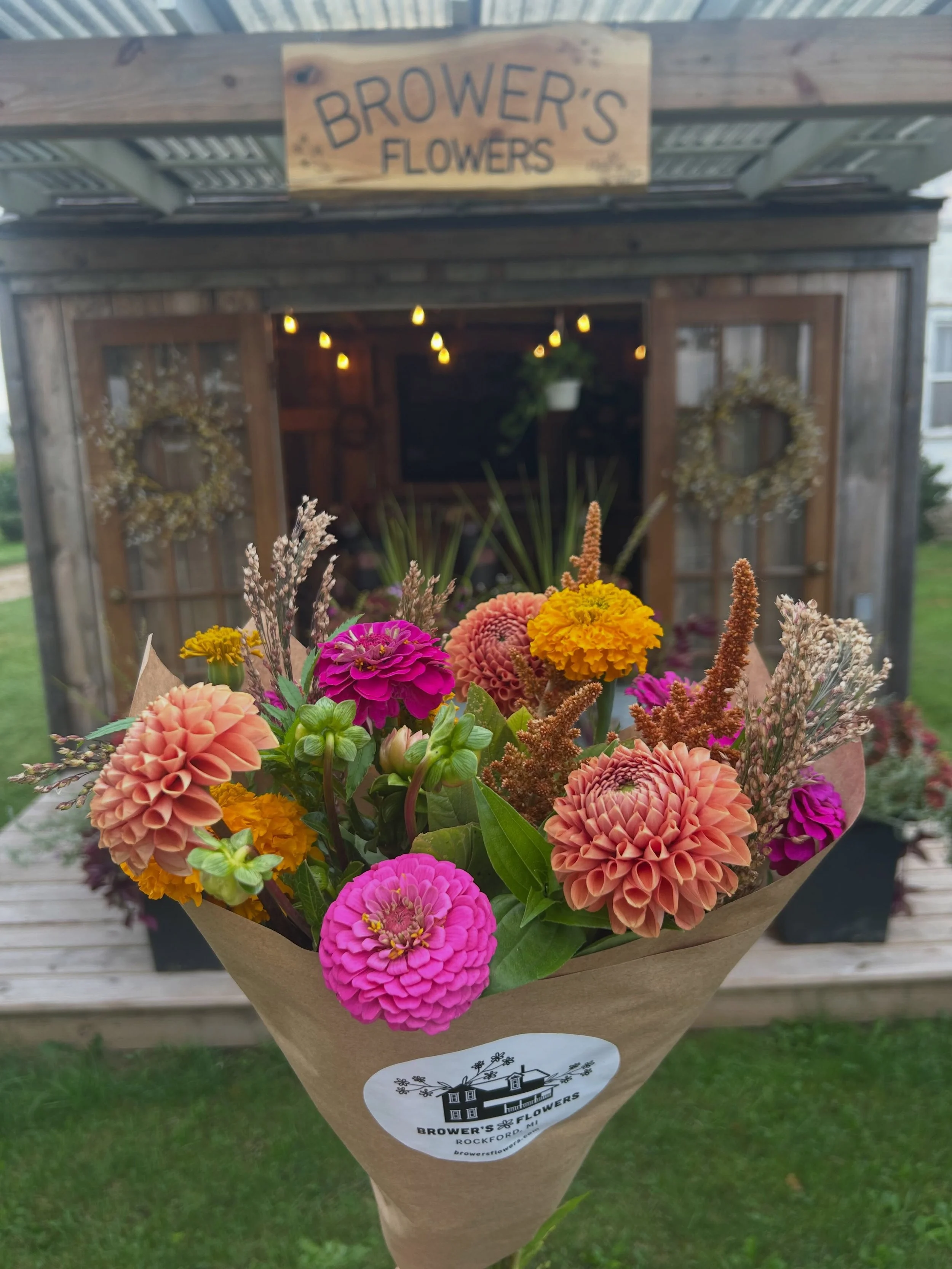 Absolutely my new favorite color combo.

Full of color &amp; texture and a little hint of Fall.

I won&rsquo;t be around to make more bouquets this weekend so my sweet husband will be stocking what I have made and when we are out, we&rsquo;re out.

G