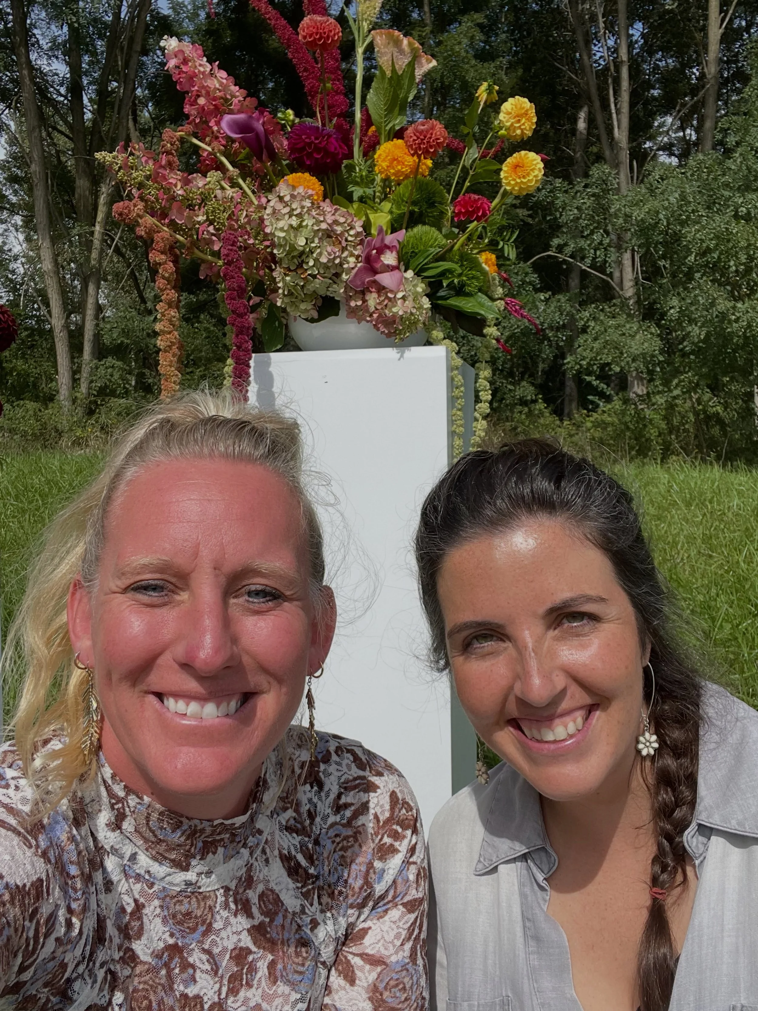 Five years ago after having my son I went off to work at a local breakfast restaurant.

This pretty lady @bellavista.floralstudio walked in with her son and I overheard her talking to one of my tables about wedding flowers.

Naturally I had to introd