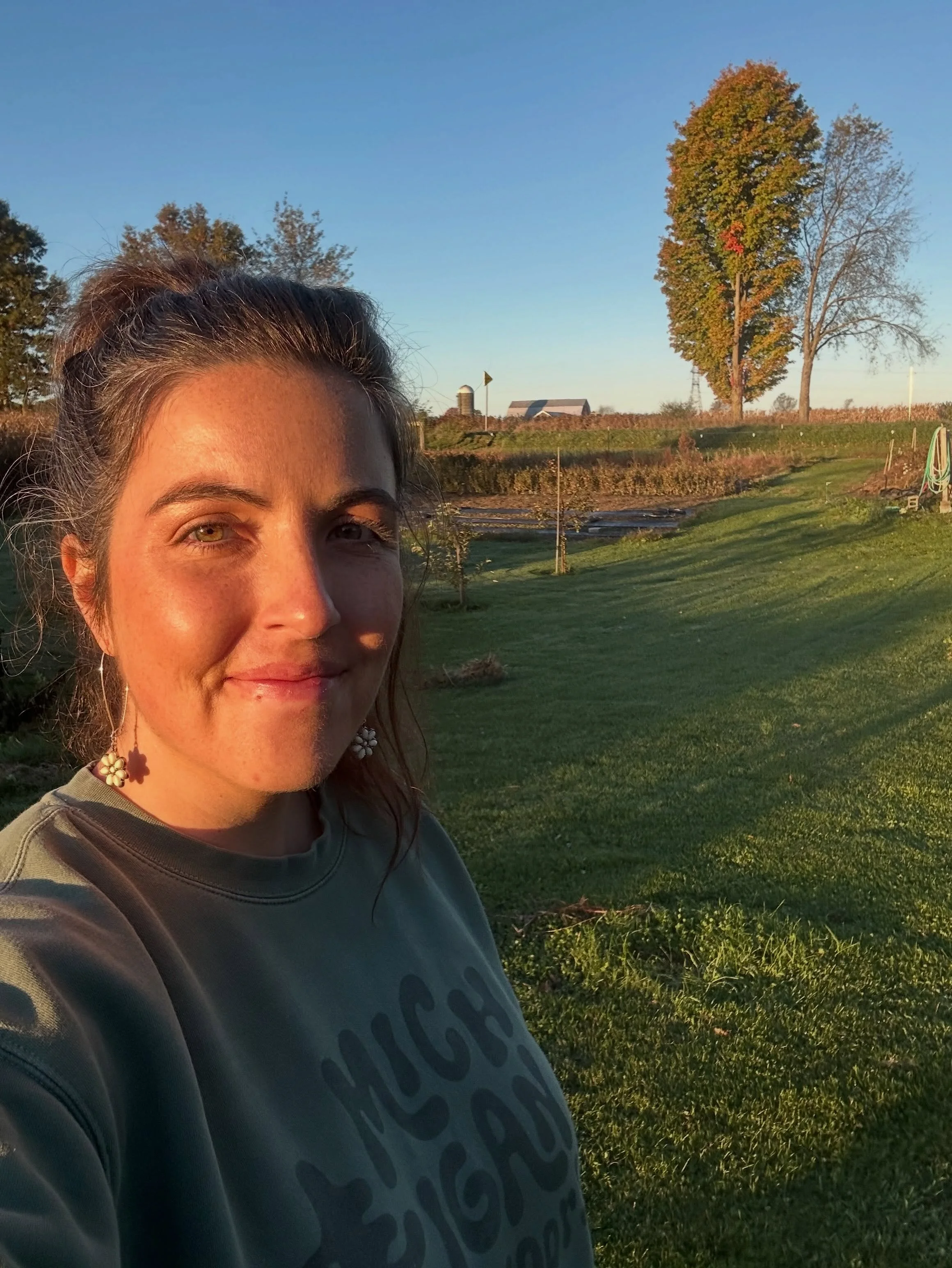 Woke up this morning bright &amp; early. Made bouquets, drank my coffee, felt real good.

Promptly followed this up by spilling coffee on myself &amp; finding duck poop all over my shirt after taking care of the animals.

Wondering how some people se