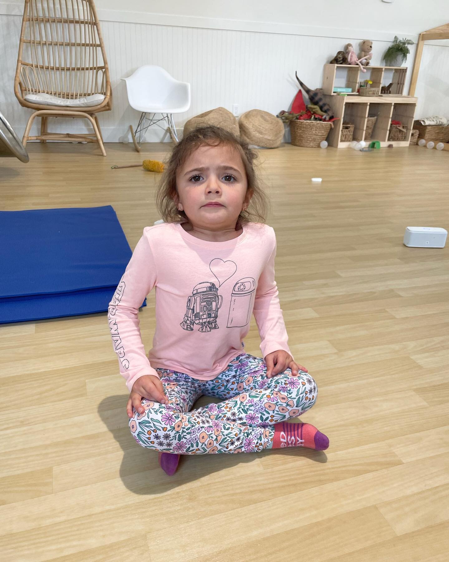 Breathwork Kids! 🌈
@ohmygoodnessinc was magical! ✨

Benefits for littles:
✨Decreases anxiety
✨Improves self-control
✨Helps them feel calm &amp; capable 🧘🏻&zwj;♀️
✨Moves them out of Fight-Flight-Freeze ✨to a Relaxed + Reponsive state
✨Improves memo