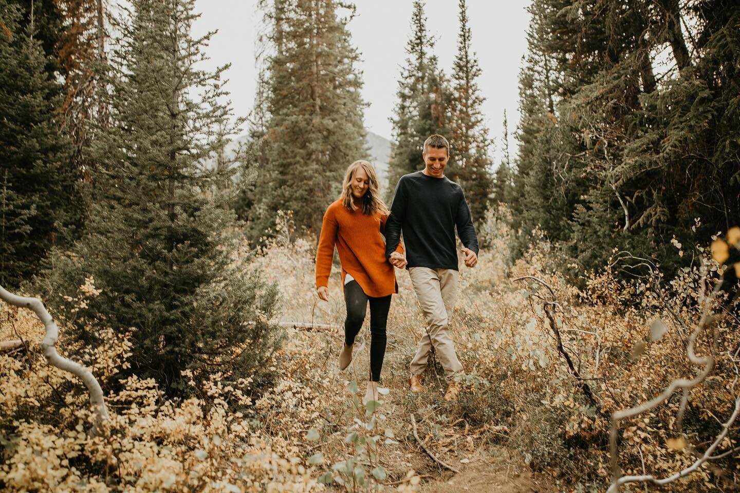 October is particular one of my favorite month. You get all the feels of the fall season. Colors are starting to change, pumpkin spice everything and Fall session are back! 

Thank you to all my couples and families that have booked a session with me