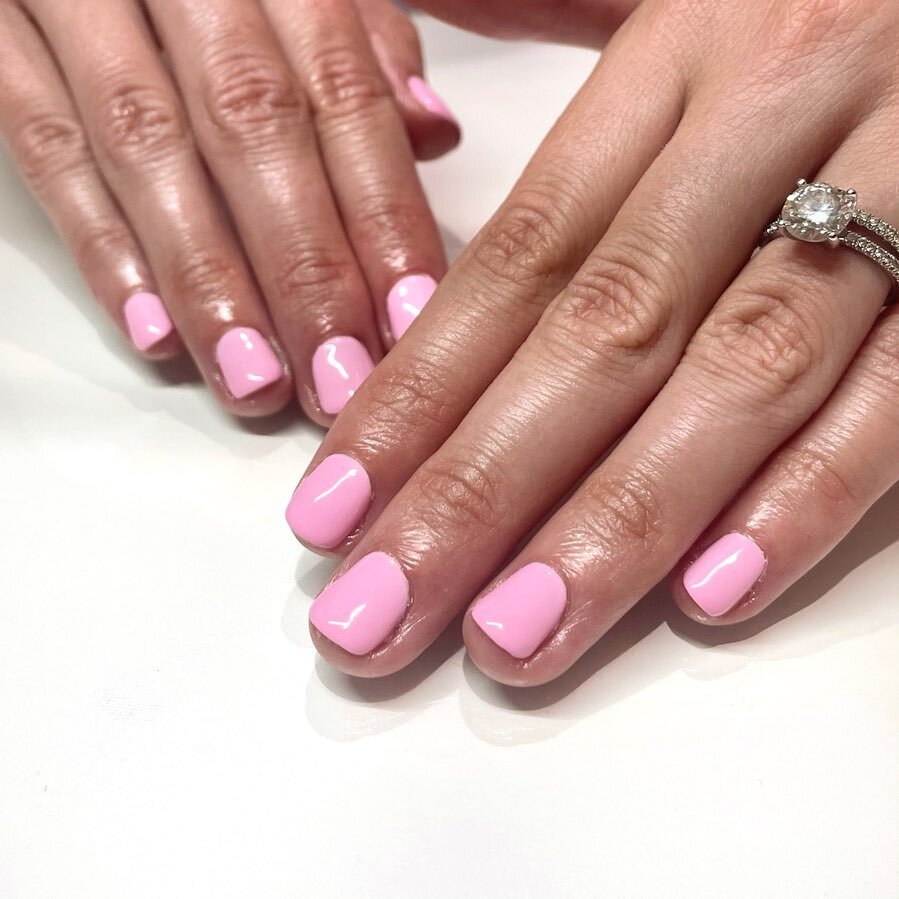 Have a peek at one of our new shellac colours from @the_gelbottle_inc 90s collection &ldquo;Carries Cosmo&rdquo; 
.
Book in yours shellac or gel mani before the end of summer! 
.
#supportlocal #supportsmallbusiness #beautybar #summer2021