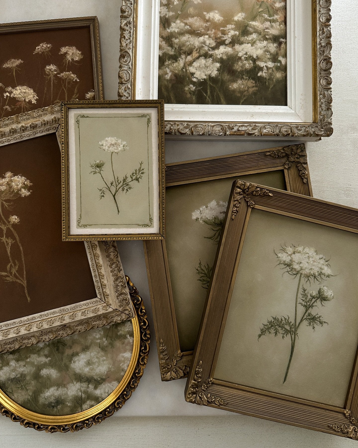 Tomorrow, Thursday Feb 27 at 12 noon EST (1pm to the public) 💌 Subscribers have received their preview! Let me know if you missed it and would like the preview link. 21 framed floral prints are arriving to the webshop.
