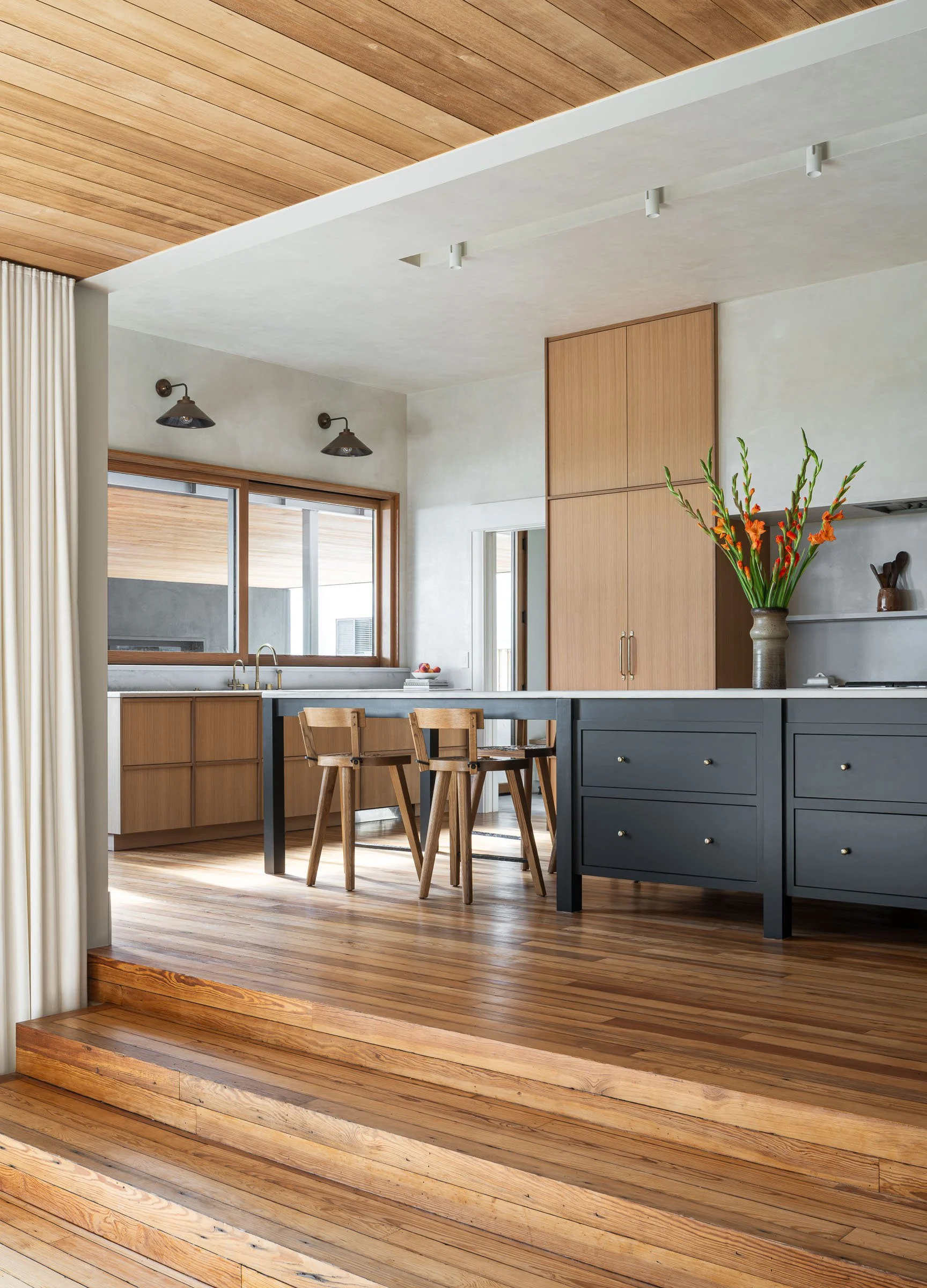 Harvey House
Side Angle Side 4  /  17