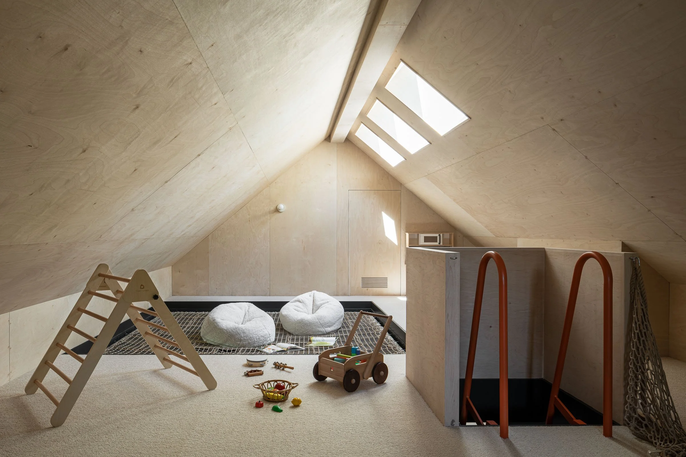 Harvey House
Side Angle Side 8  /  17