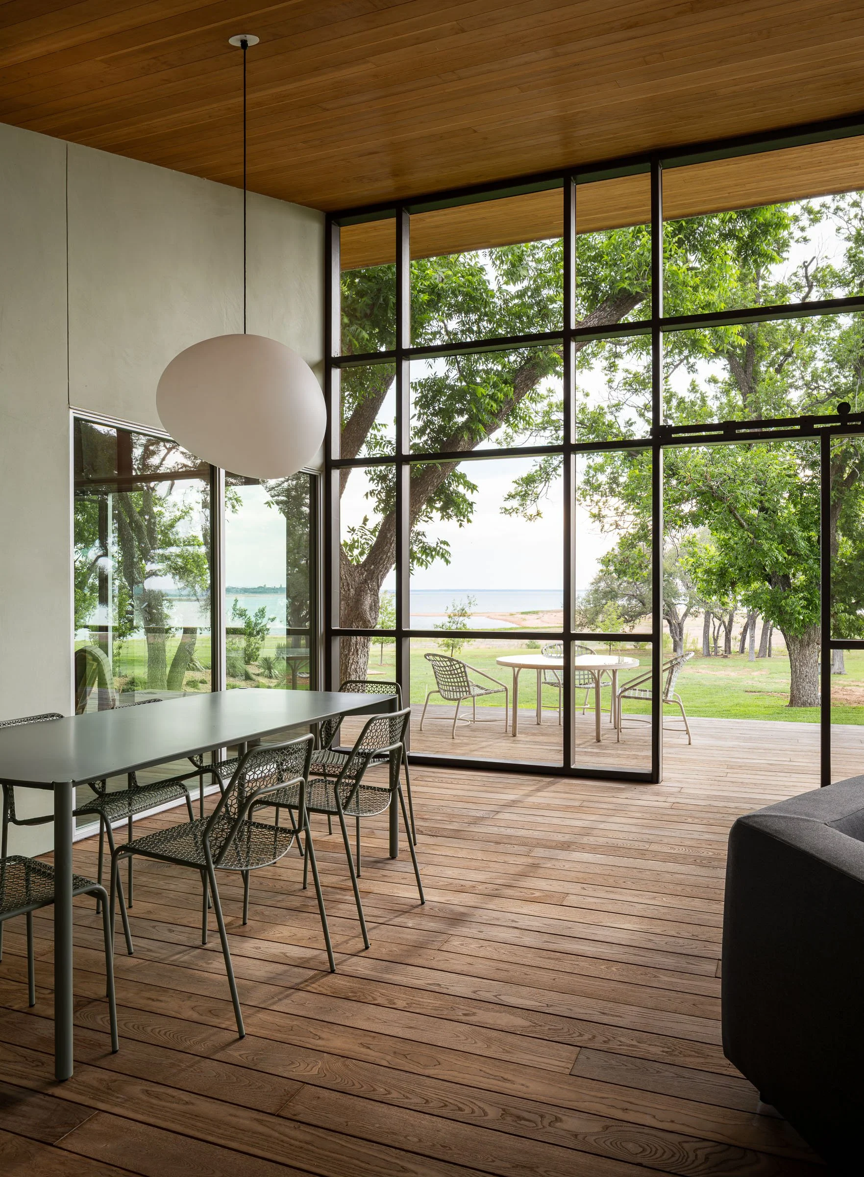 Lake Buchanan
François Levy  Architecture + Interiors 7  /  13