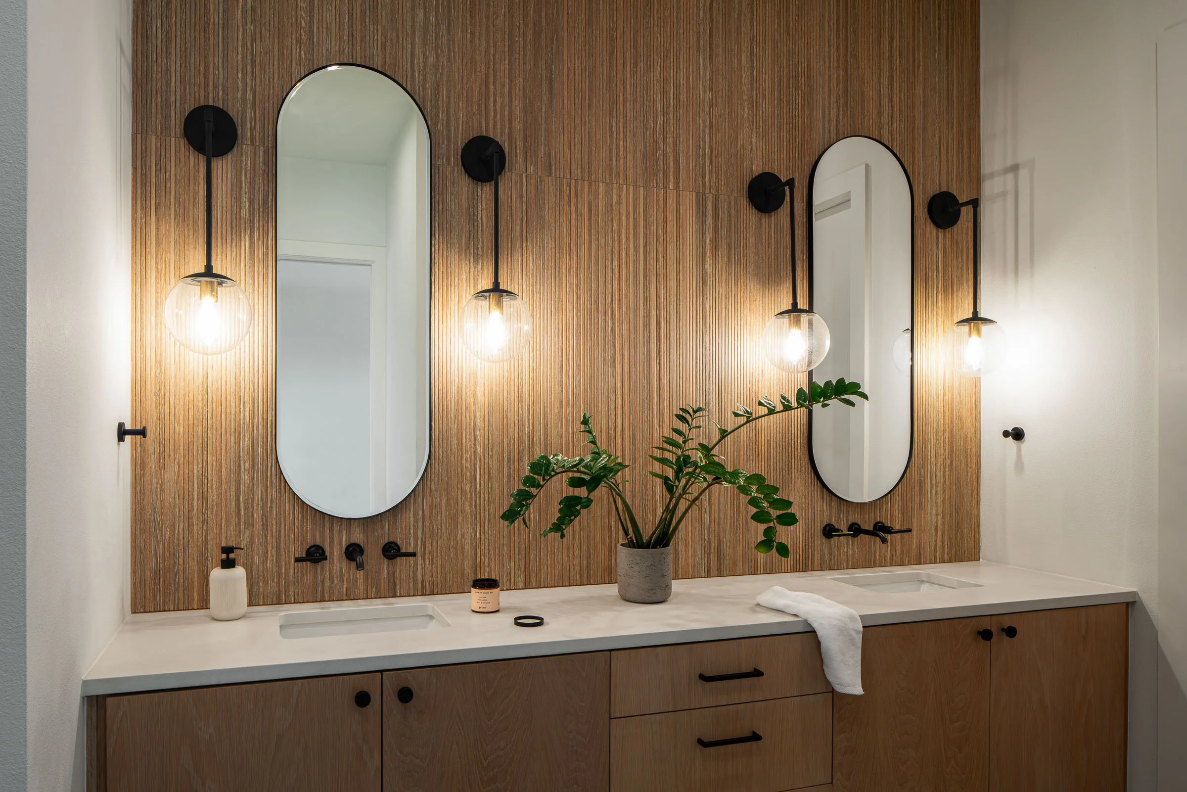 Edwards Mountain
Workshop No. 5 + Mosier Luxury Homes 7  /  9