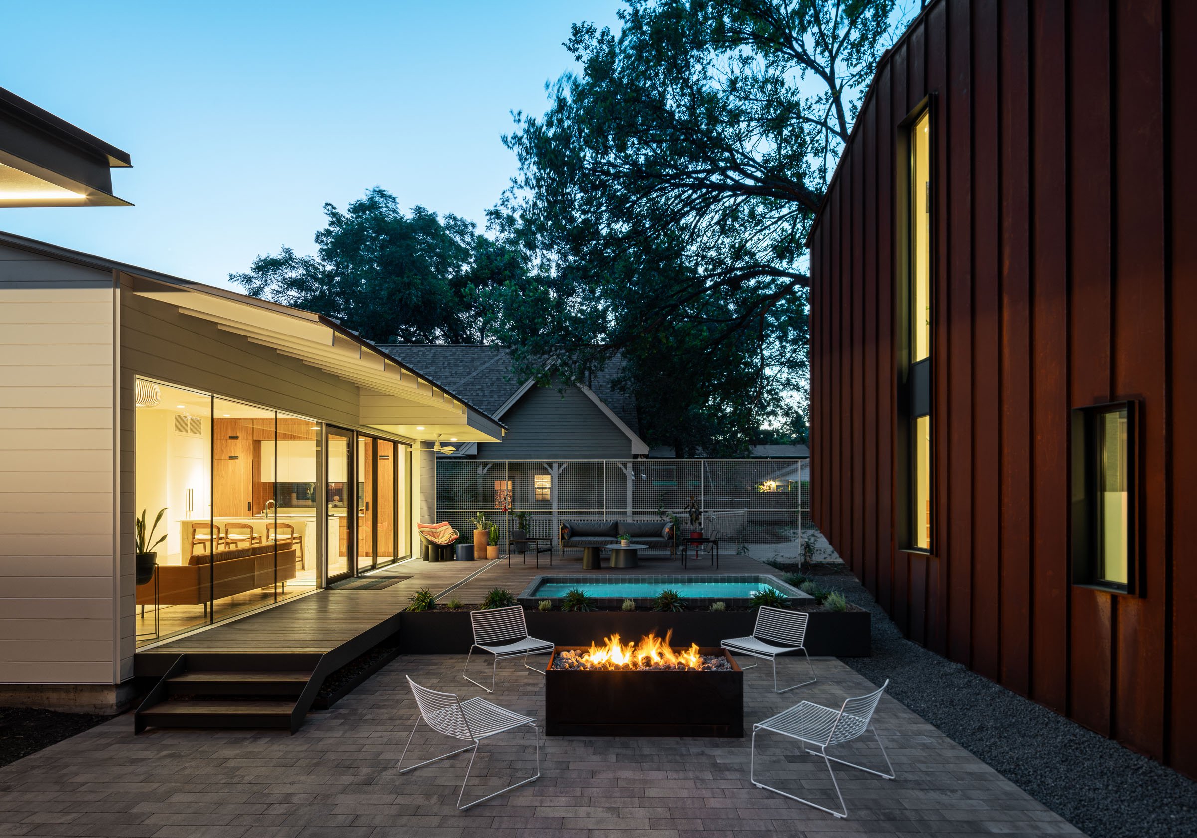 Govalle Homestead
Drophouse + Russ Design Studio 11  /  11