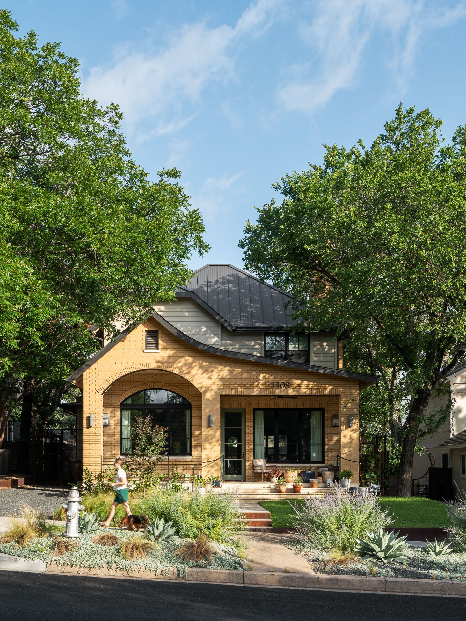 Travis Heights Residence
Studio Momentum 1  /  11