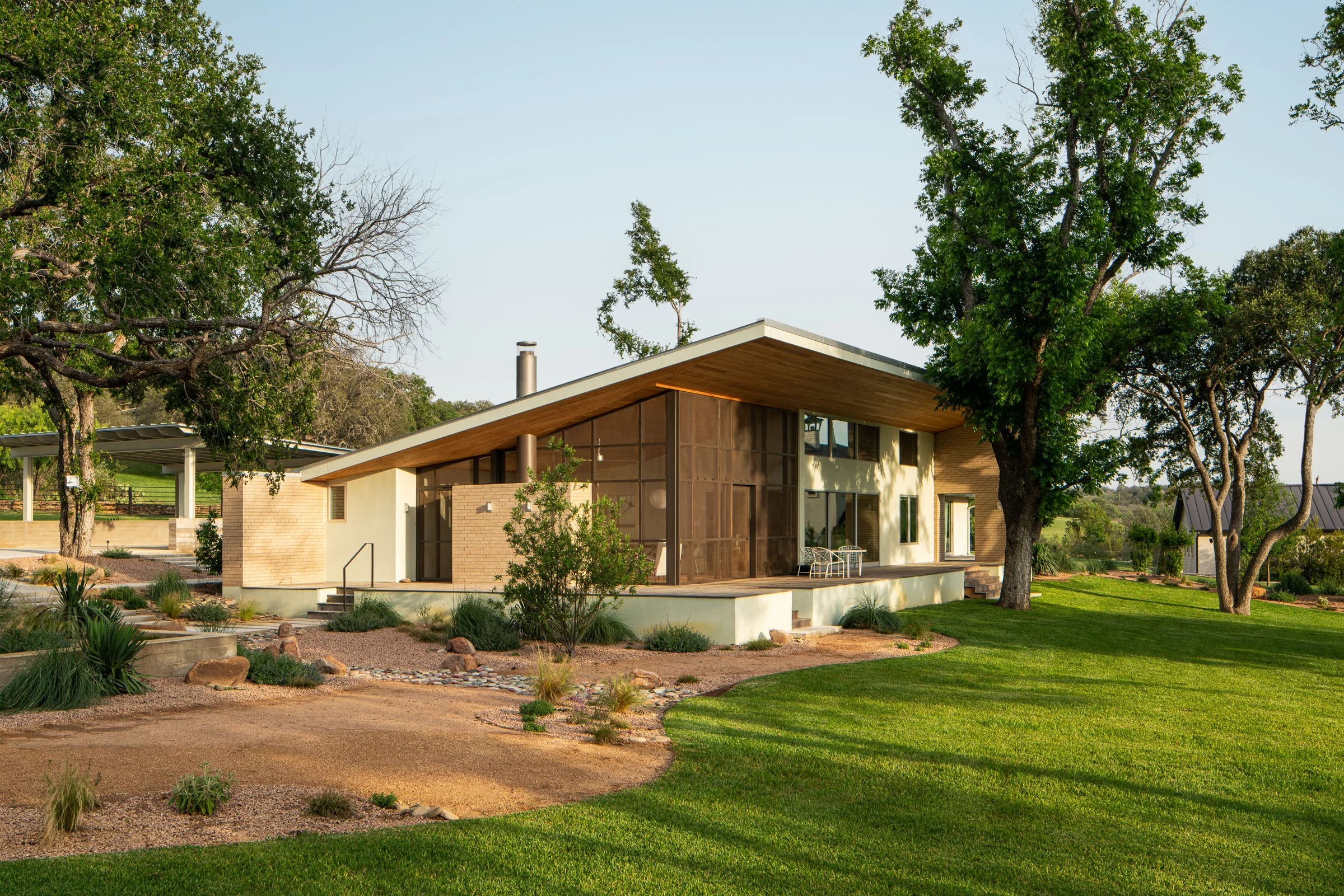 Lake Buchanan
François Levy  Architecture + Interiors 12  /  13