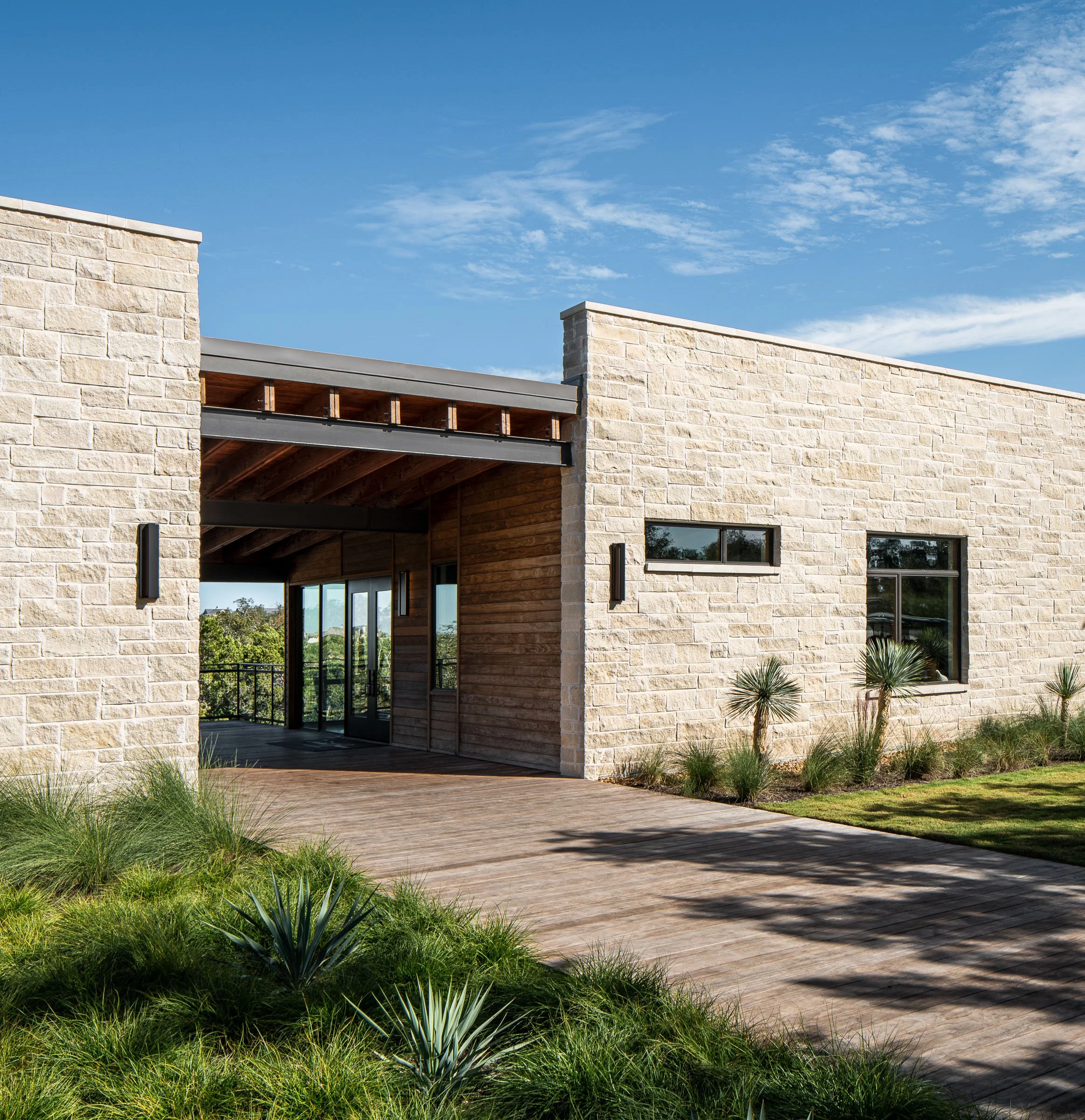 Saint June
Merriman Pitt / Anderson + Lake Flato Architects 1  /  7