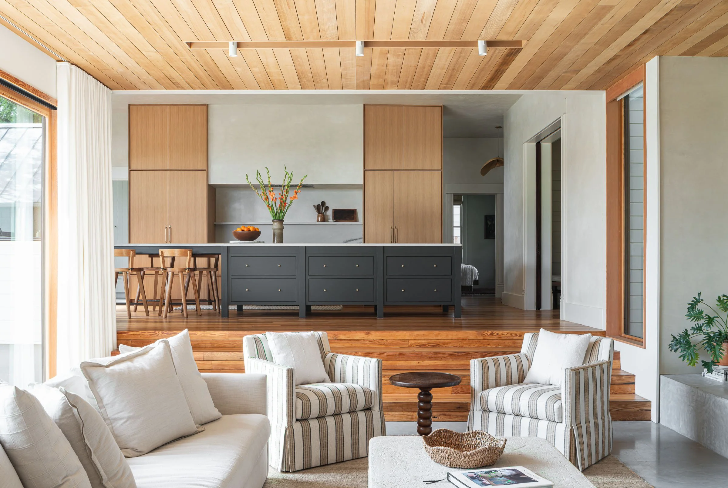 Harvey House
Side Angle Side 3  /  17