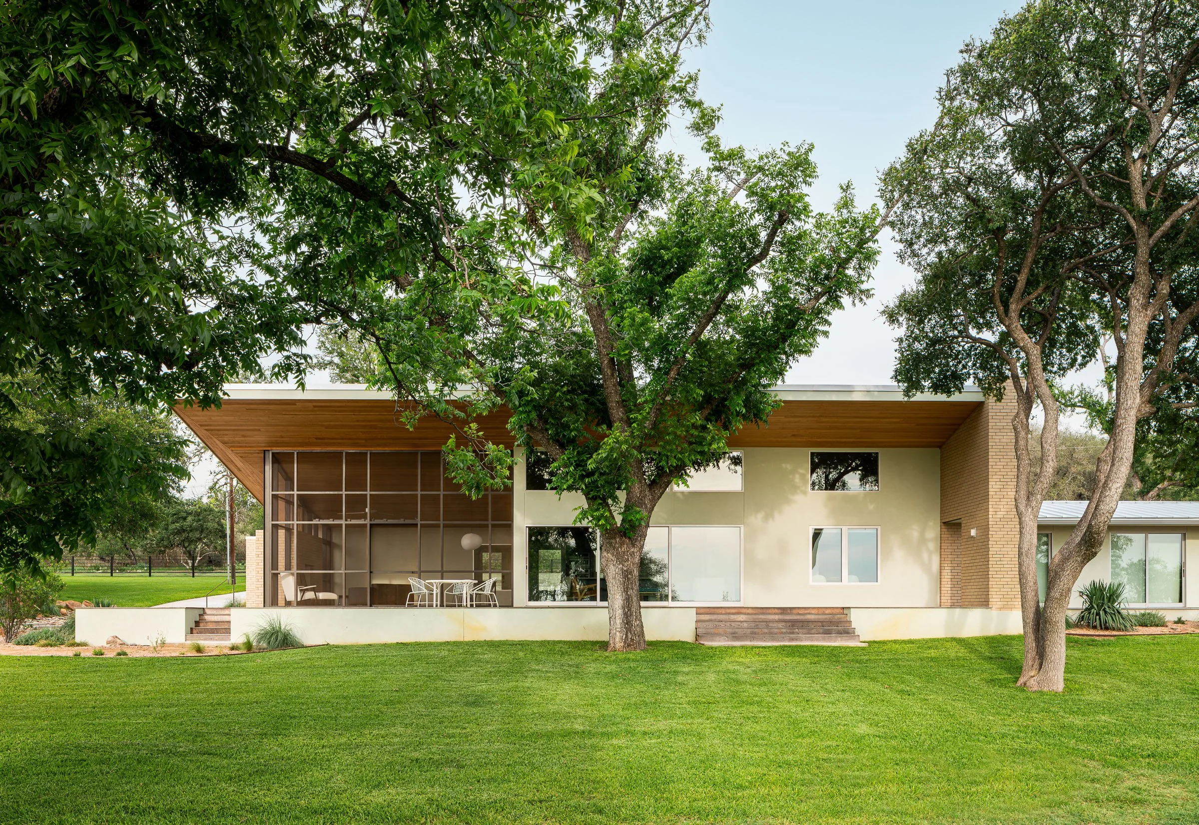 Lake Buchanan
François Levy  Architecture + Interiors 11  /  13