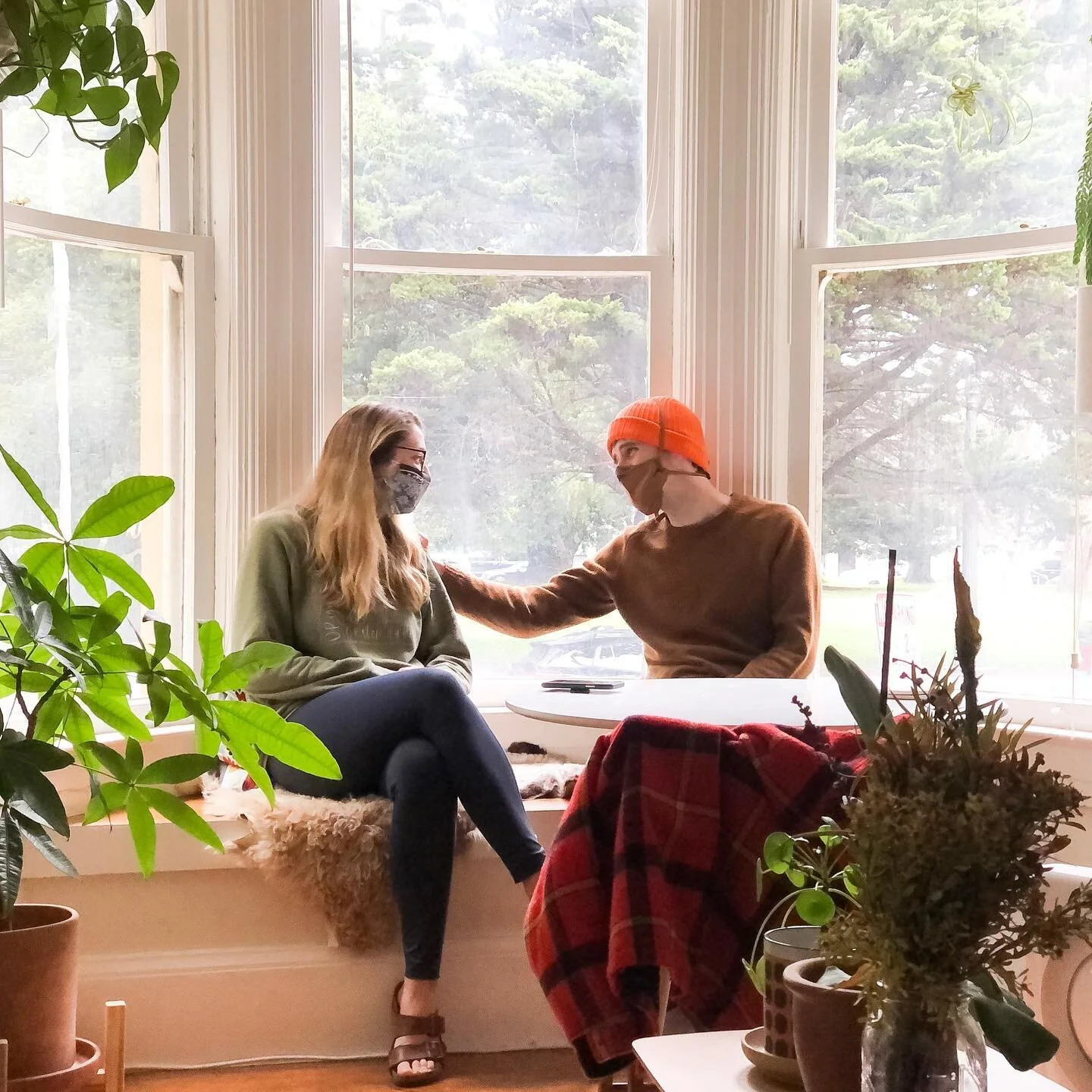 Thanks for all the coffee and conversations @thesundownsea and @crystalsister ❤️ we loved seeing your place, meeting Hugo, and catching up in person &mdash; until next time! XO