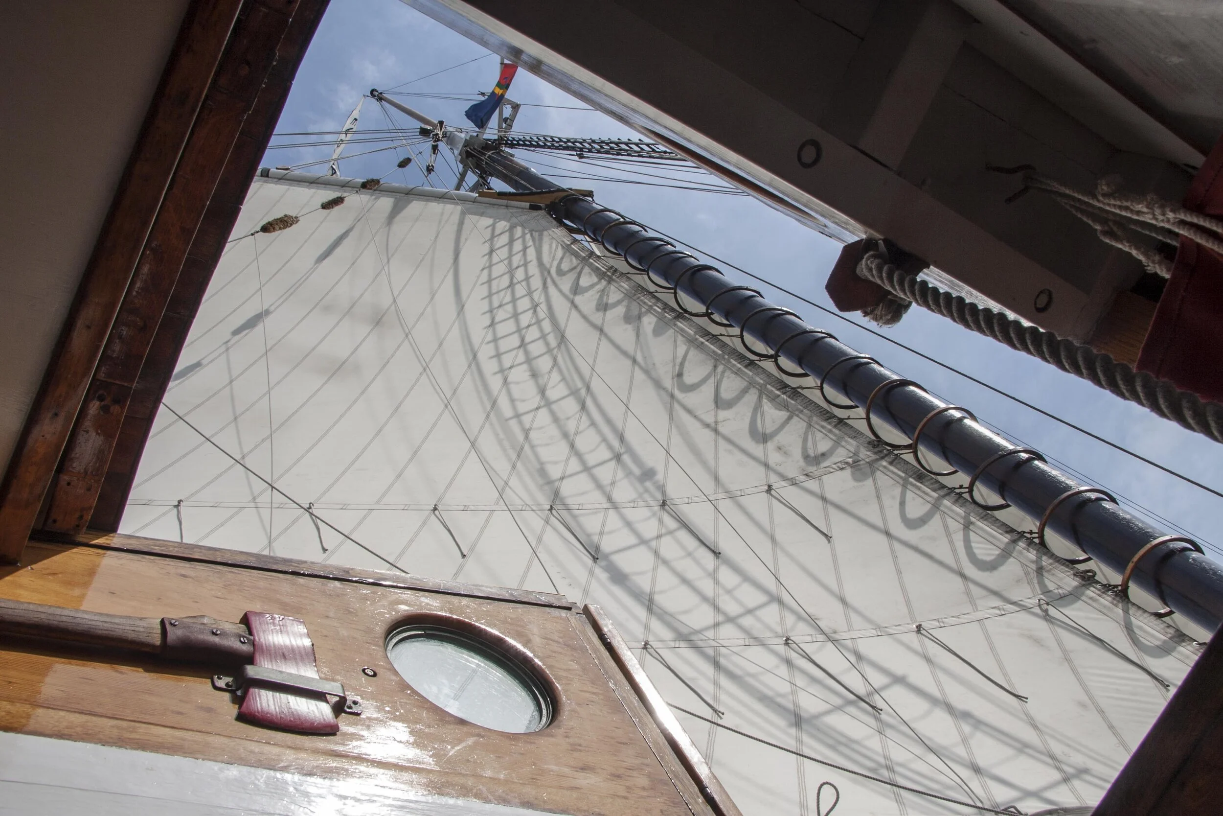 New York, Hudson River, mast of the Clearwater sloop