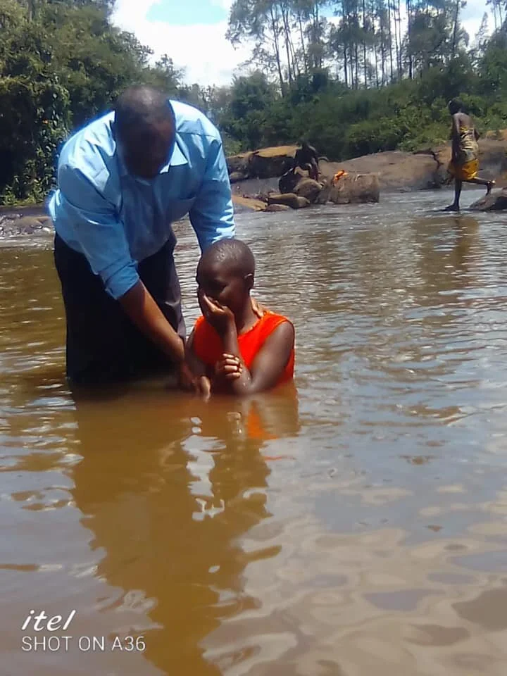 KENYAN 4 FIELDS DISCIPLESHIP MULTIPLICATION TRAINING LEADS TO SOULS BEING BAPTISED WITH NELSON SHAVANGA