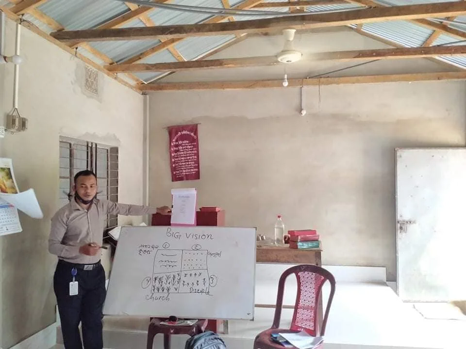 BANGLADESH 4 FIELDS DISCIPLESHIP MULTIPLICATION TRAINING WITH EMON ROAZA.