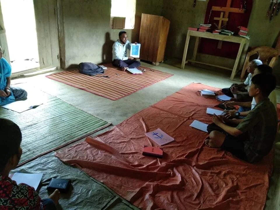 BANGLADESH 4 FIELDS DISCIPLESHIP MULTIPLICATION TRAINING WITH EMON ROAZA