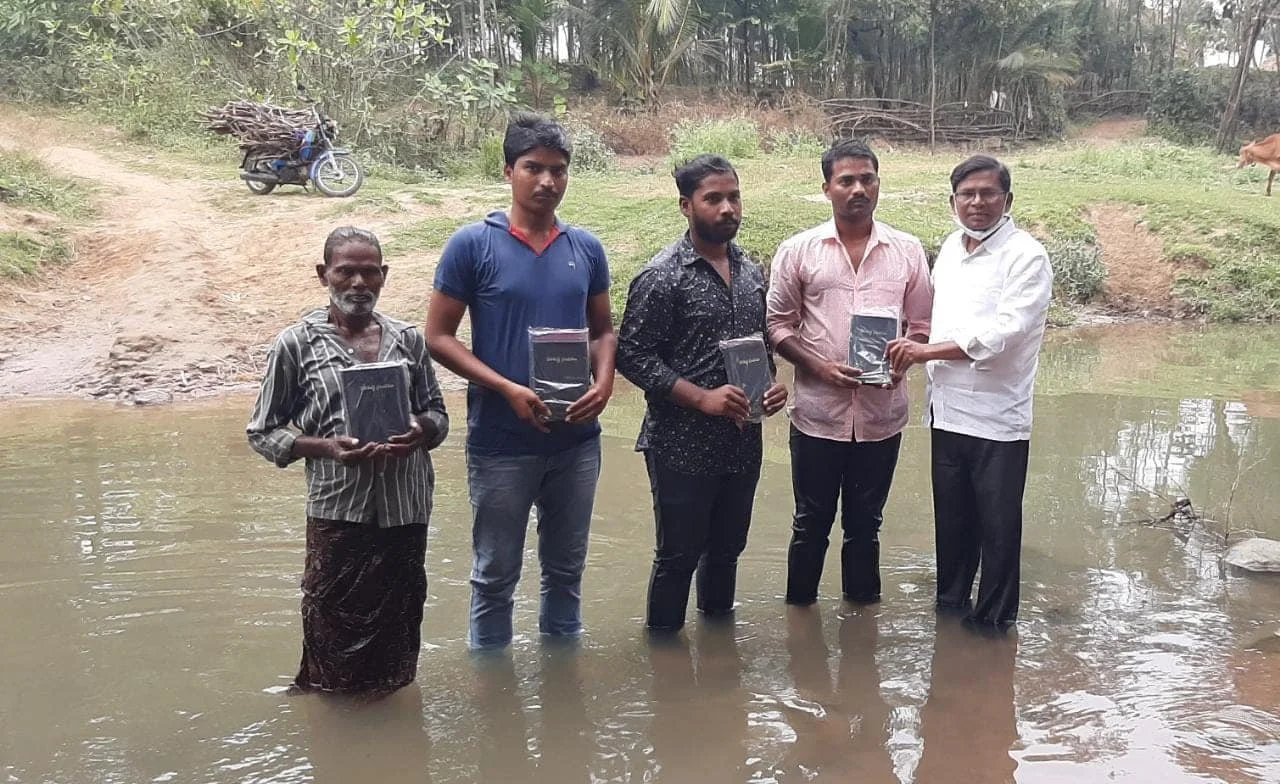 INDIAN 4 FIELDS DISCIPLESHIP MULTIPLICATION TRAINING WITH SOULS BEING BAPTISED.