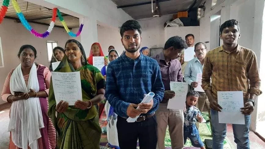 INDIAN 3rd VILLAGE 4 FIELDS TRAINING FOR PETER HEMANTH AS HE TRAVELS HOURS AND HOURS INTRODUCING DISCIPLESHIP TOOLS.