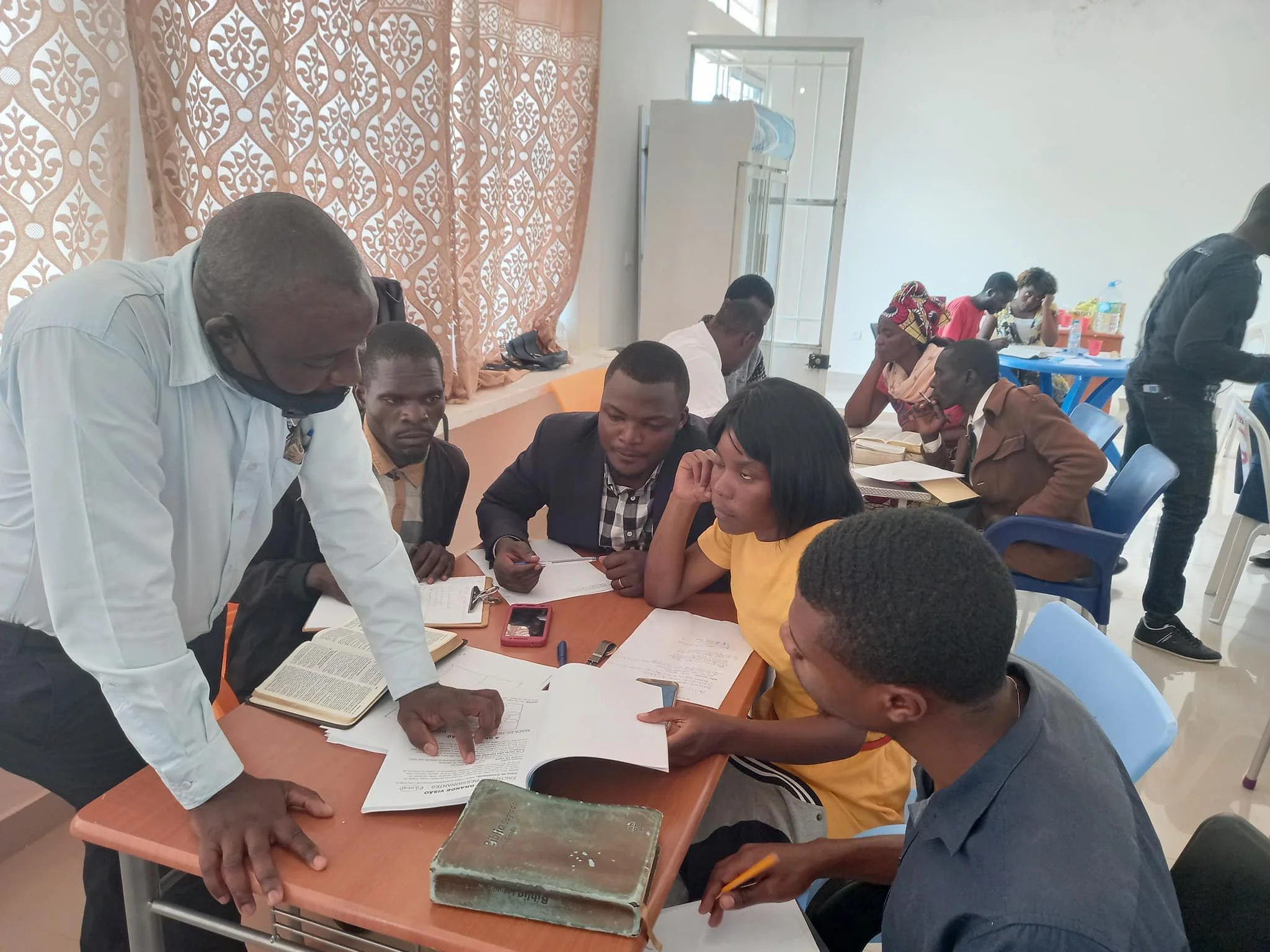 ANGOLAN PORTUGUESE 4 FIELDS DISCIPLESHIP MULTIPLICATION TRAINING