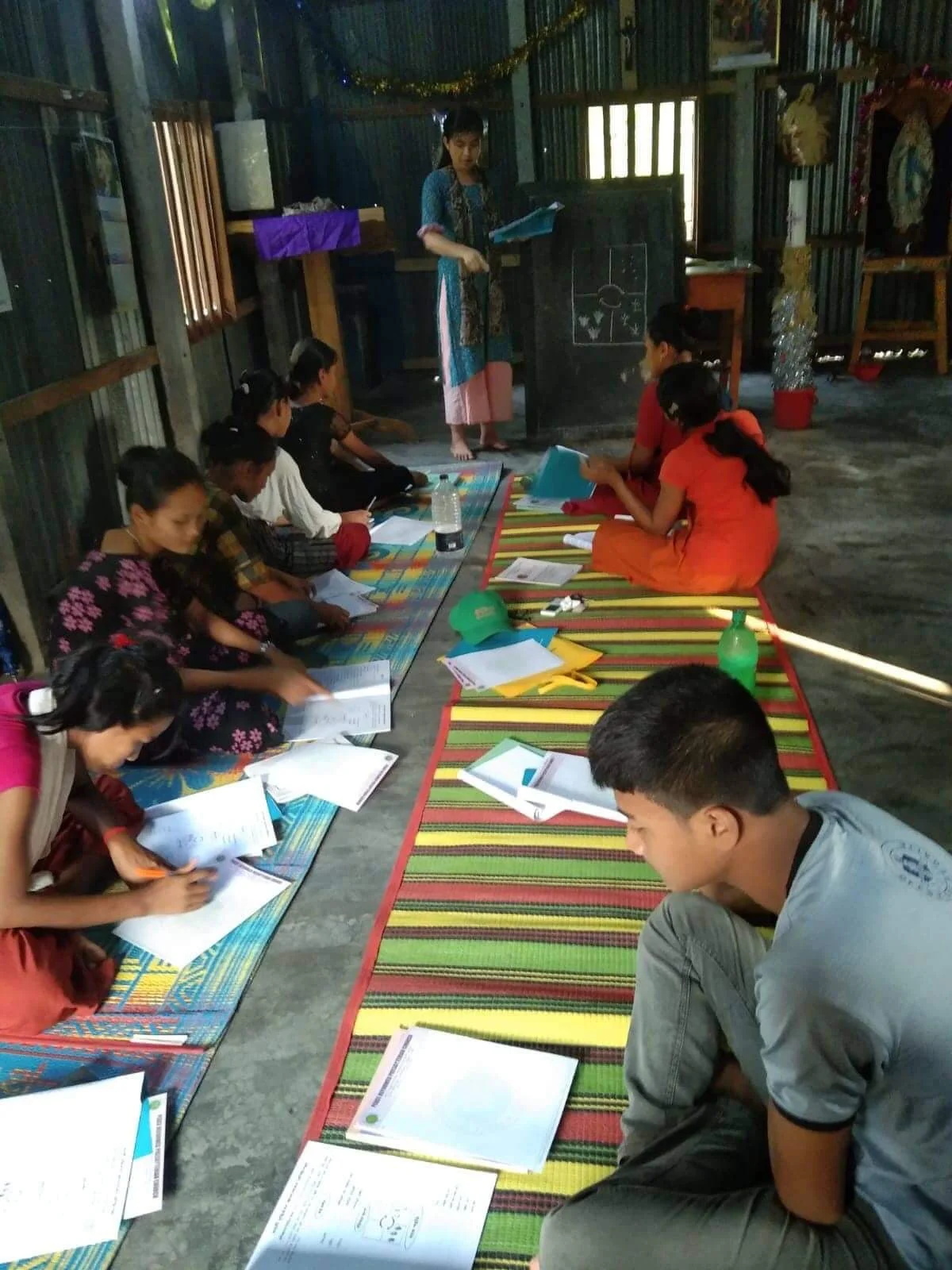 BANGLADESH 4 FIELDS DISCIPLESHIP MULTIPLICATION TRAINING WITH SISTER SAMPLE TRIPURA UNDER THE GUIDANCE OF EMON ROAZA.