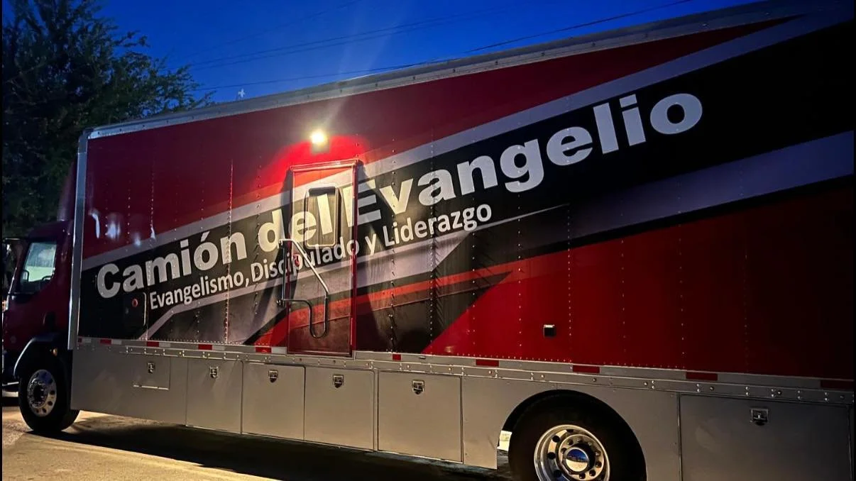 EBANO SLP MEXICO GOSPEL CAMPAIGN WITH THE GOSPEL CHARIOT TEAM/GOSPEL TRUCK.  CHURCH OF CHRIST IN EBANO, SAN LOUIS POTOSI.