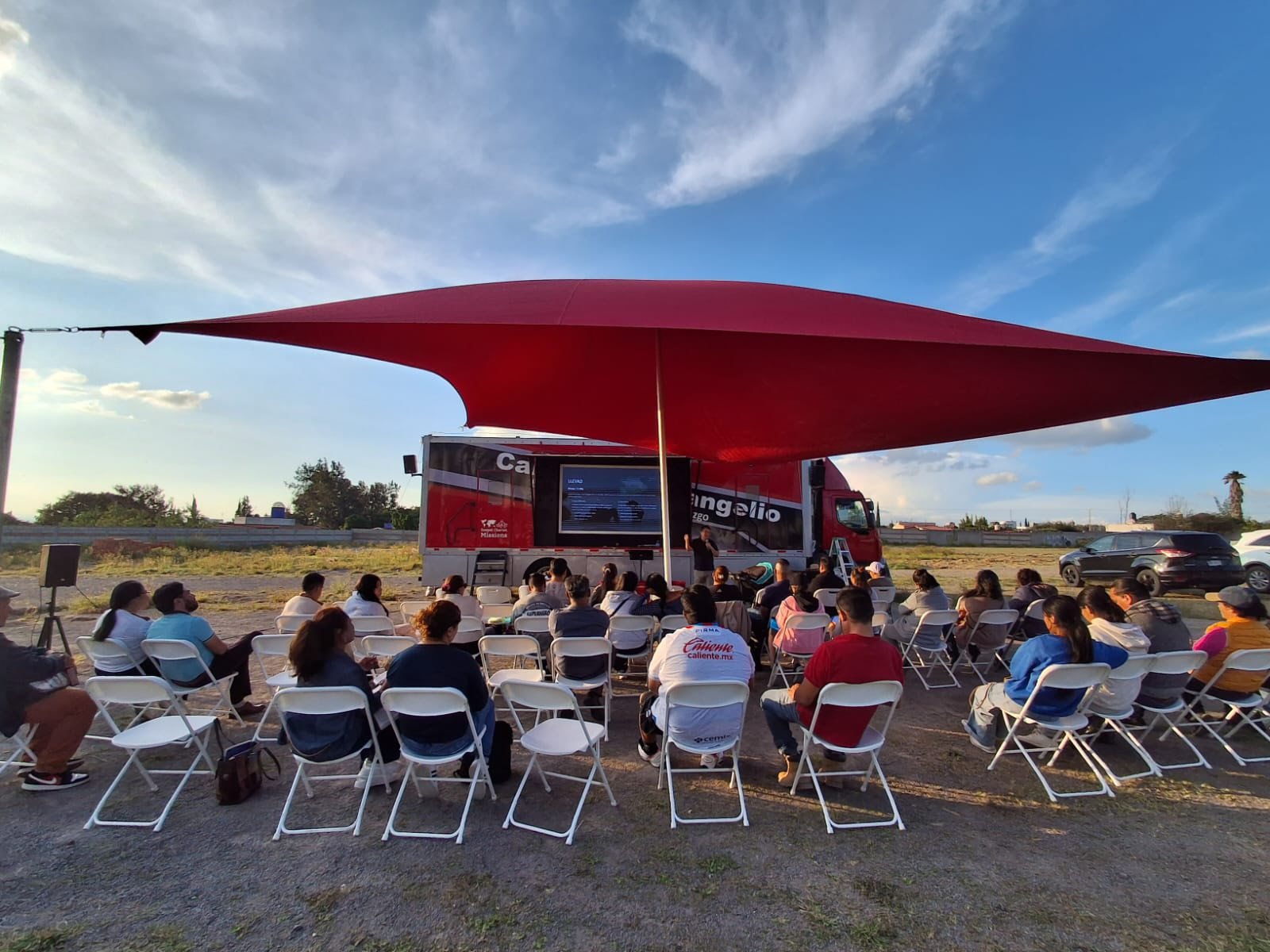 MEXICO DAY #5 CAMPAIGN IN THE COMMUNITY OF THE CHURCH OF CHRIST IN SAN JUAN DEL RIO QUERETARO. GOSPEL CHARIOT/SHARE MISSIONS WITH LOST SOULS IN MIND.
