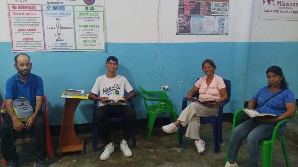 GROUP # 08 IN THE COMMUNITY OF VENEZUELA , ARAGUA STATE. PROJECT N3/L3 RUNNING.