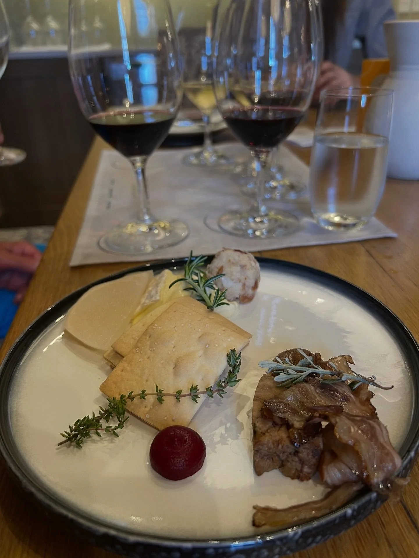 Sip, savor, and celebrate Margaret River in style. At Forage Safaris, we create private food &amp; wine pairings, showcasing the region&rsquo;s finest drops and freshest local produce.

Intimate, personal, and designed just for you. 

#ForageSafaris 