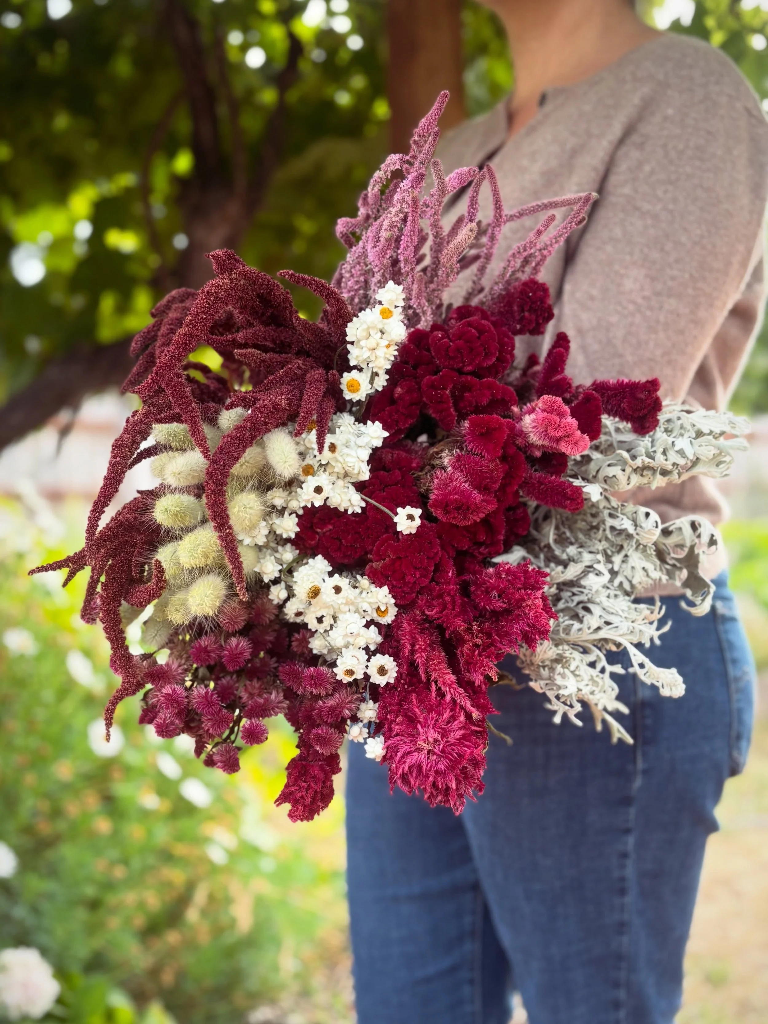 Believe it or not, these flowers are dried! They&rsquo;re samples from an order for @renaesbouquet and I just loved the selection of flowers chosen from our inventory. All grown and dried on our small farm without the use of chemicals or dyes 🌸

#dr