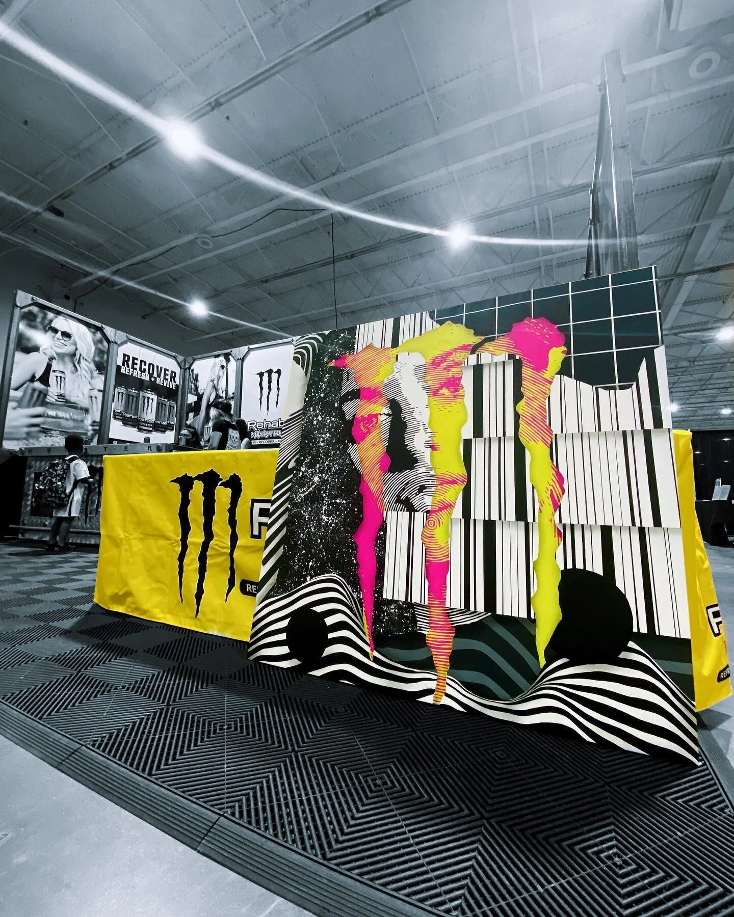 // live painting with AR for @monsterenergy (Rehab) at the @villainarts Dallas Convention powered by @artiviveapp // had a blast interacting with artists and sharing this tech with a new crowd // huge thank you to the MONSTER team for having me out ✨