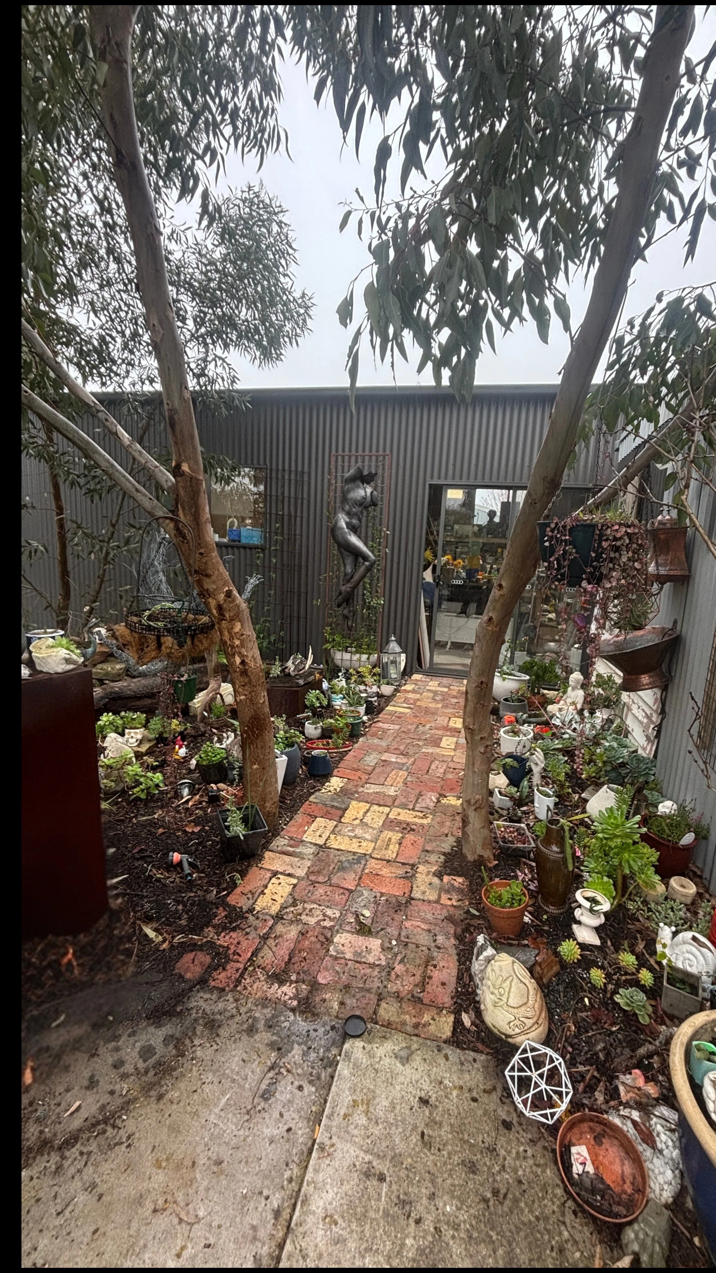 Tennant_studio_entry_garden1.jpg