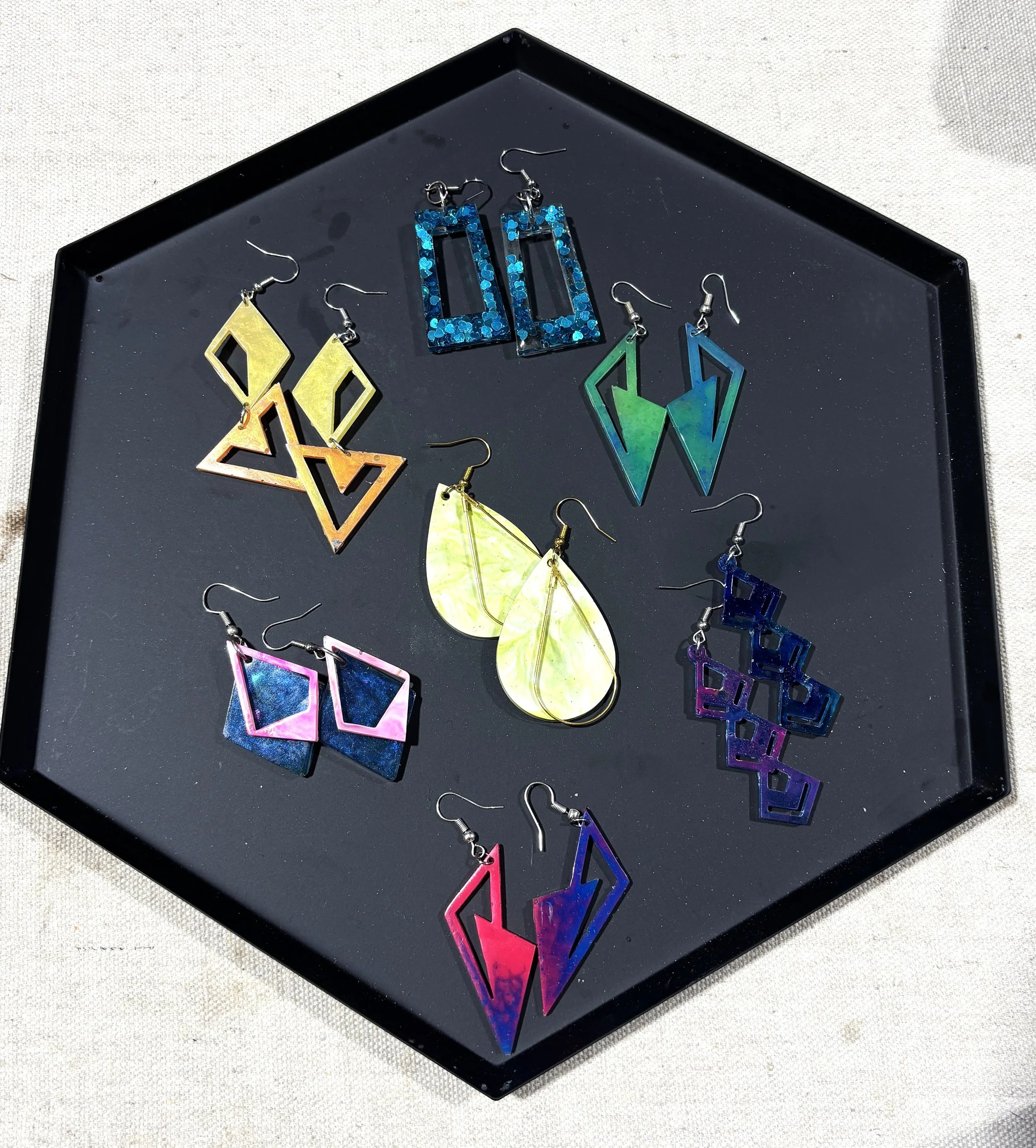 Tennant_resinjewelry_workshops.jpg