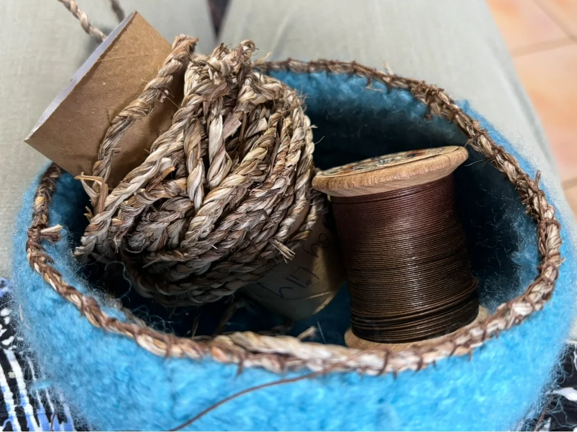 Roz Effenberg - Adding natural twining to a fekted crochetvessel.jpeg