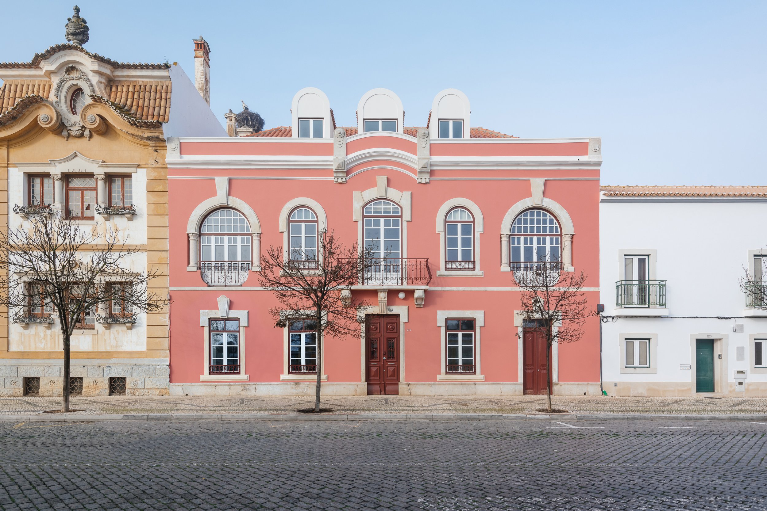 Rose and Mustard Building_©do mal o menos_1.jpg