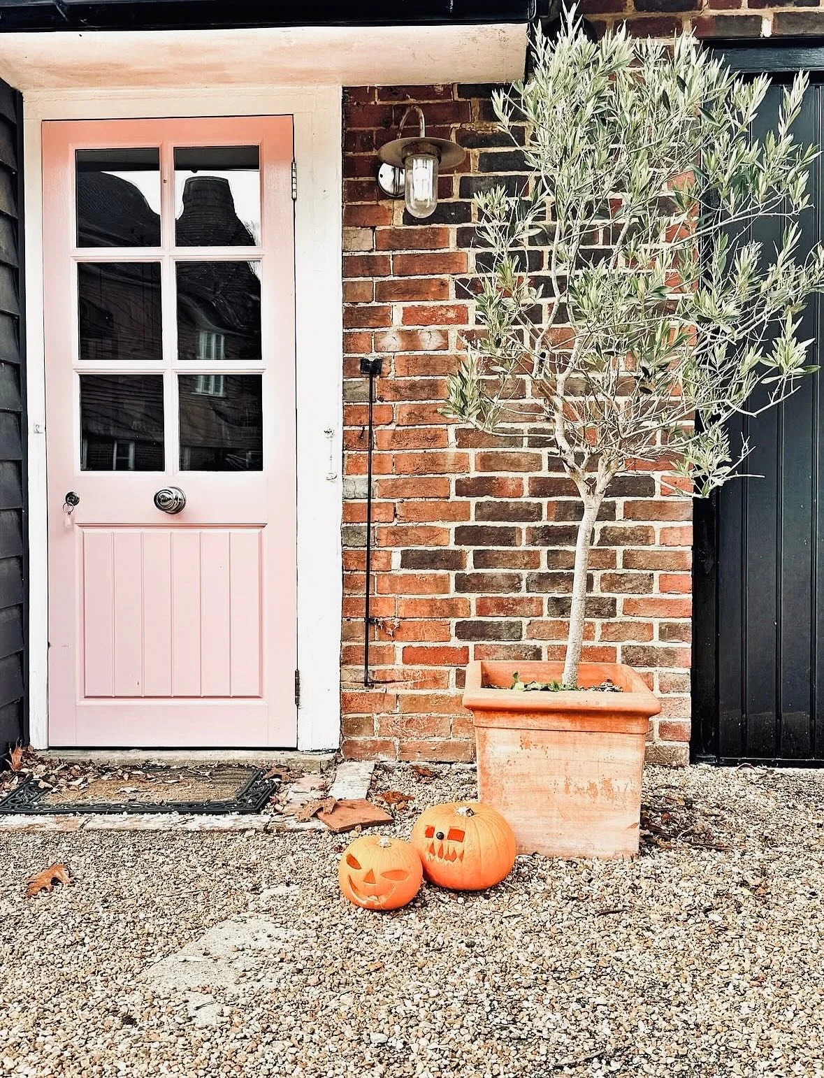 Looking for the perfect stay when you&rsquo;re visiting the Tunbridge Wells / Wadhurst area? 

Check out this lovely cottage @allotment_cottage_wadhurst in Wadhurst &ndash; just ~10 minutes from Royal Tunbridge Wells and a short hop from your co-work