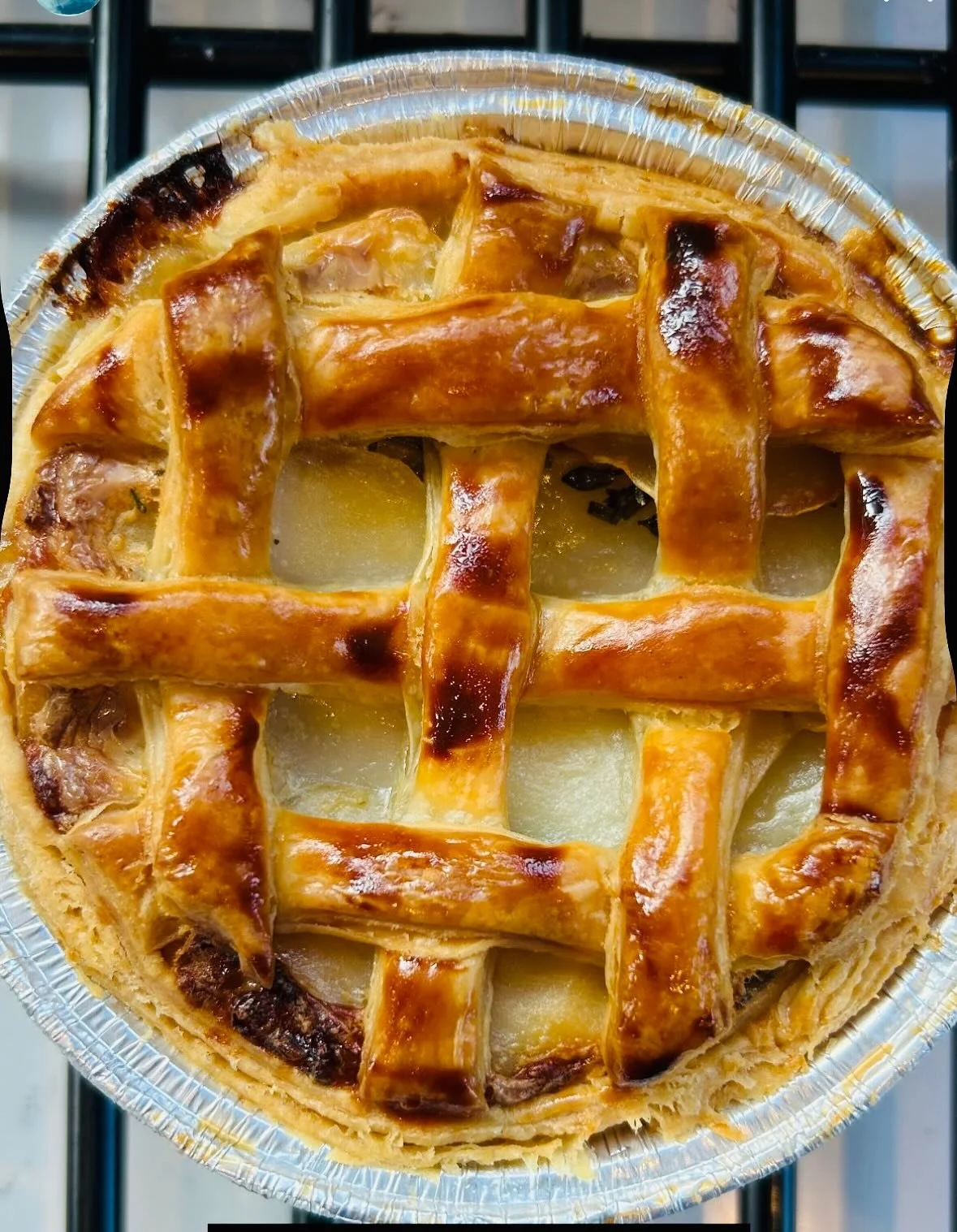 Another brilliant delivery from @lizreidbakes today- steak &amp; ale pies, chicken &amp; leek pies, and the creamiest Dauphinoise potatoes. All absolutely delicious and exactly what you want on a day as cold as this.

If you know Liz from her days at