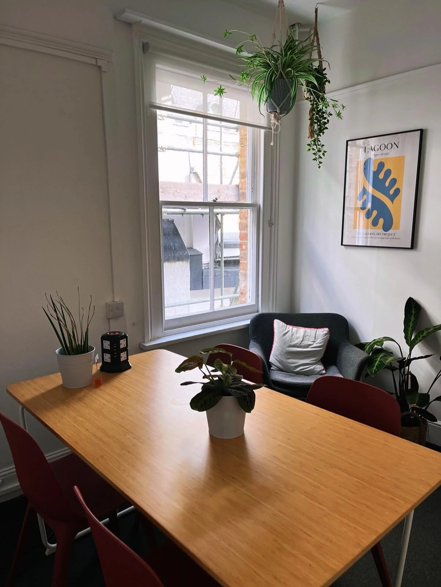 1&ndash;2 person office just dropped at our Mount Pleasant Road space 👀

Light, airy, and right in the heart of Tunbridge Wells, perfect if you want your own private office without being stuck in a long lease. 💪

All the perks of your own space, pl