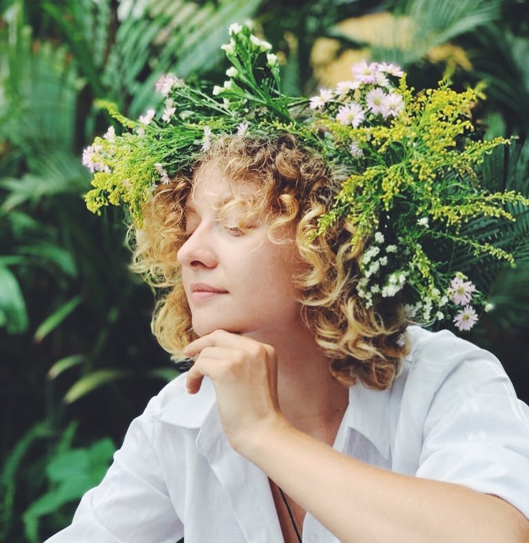 Happy Midsummer☀️In Lithuania, we celebrate the longest days of the year by returning to our pagan roots, jumping over bonfires and looking for magic ferns in the woods🔥 
And an especially happy solstice to @goldamaier, the forest fairy🧚🏼&zwj;♀️ I
