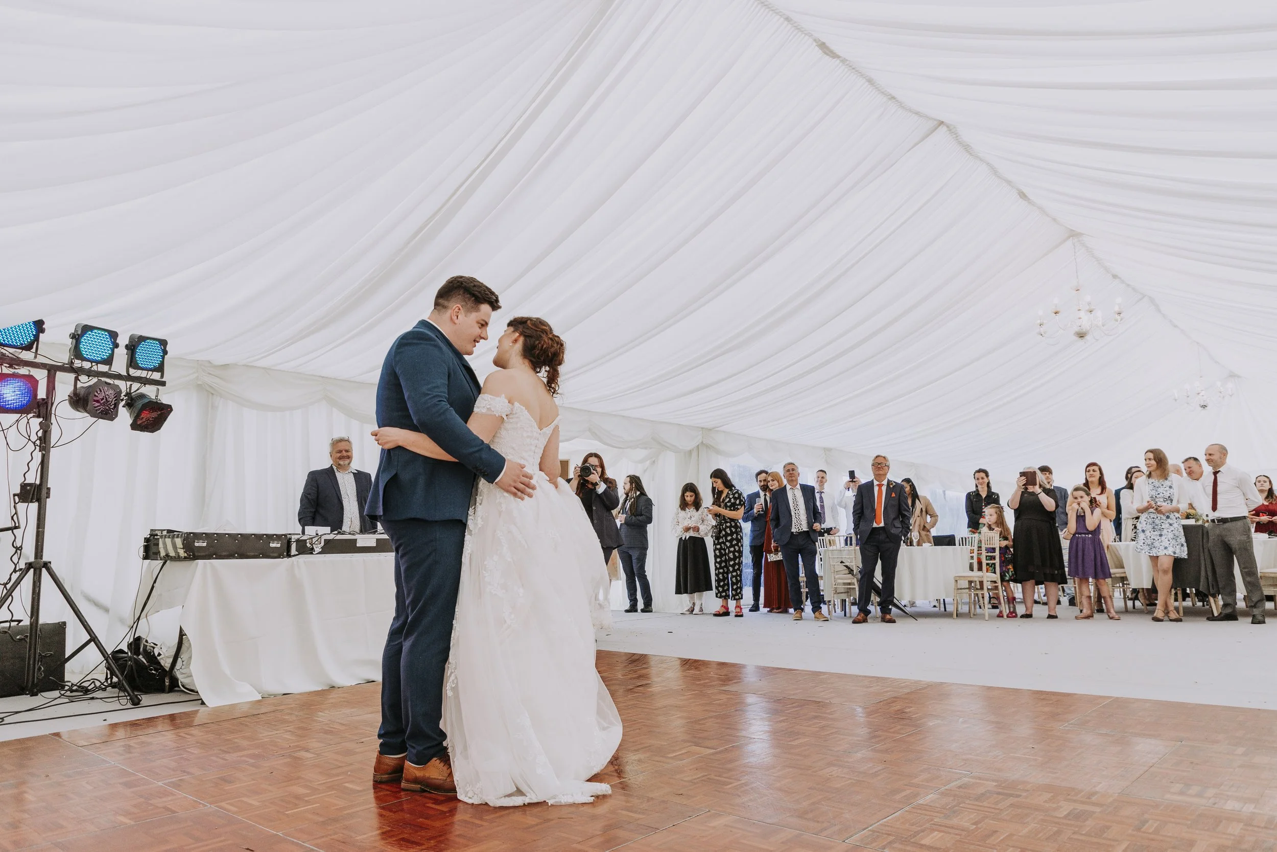 First_Dance_Cake_Cut_011.jpg