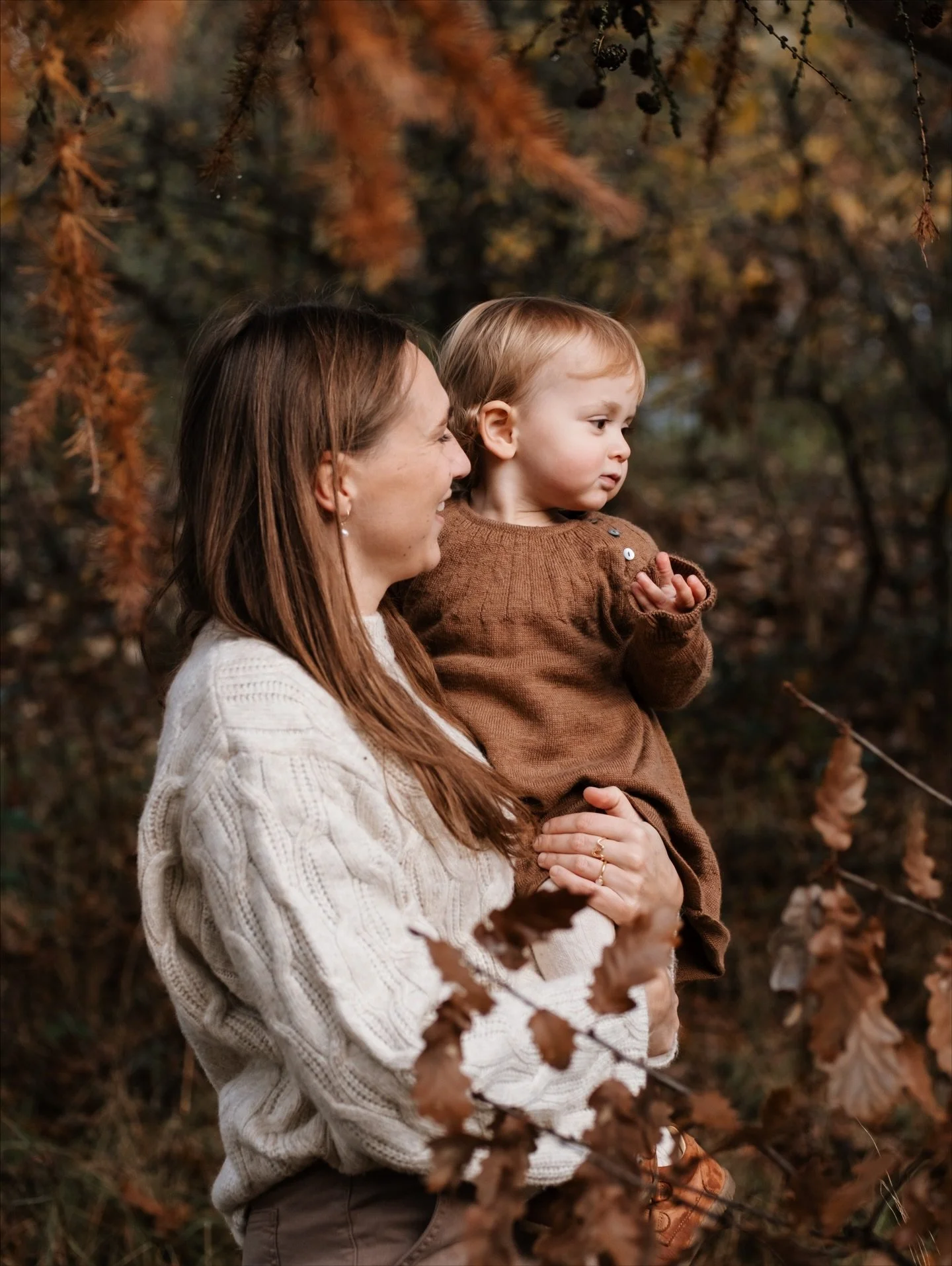 Jeg har stadig enkelte tider tilbage til Minisessions i @lille_nor_aarhus den 4. december 📸💕

Derudover er weekendtiderne f&aring;, men har I en times tid p&aring; en hverdag, kan vi f&aring; styr p&aring; b&aring;de &aring;rets julegave og smukke 