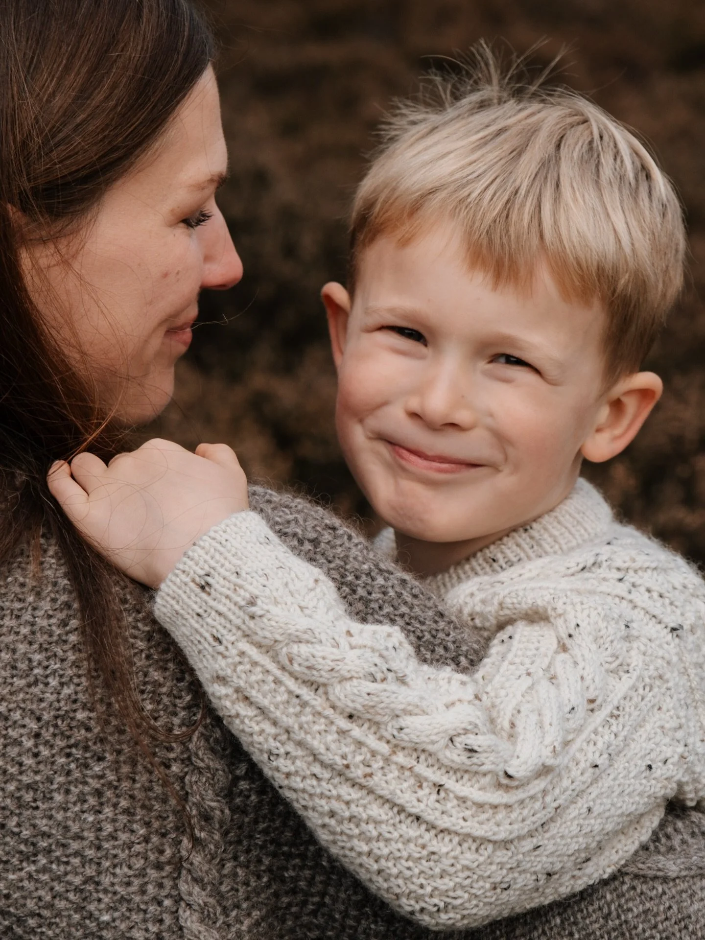 Klip fra en skovtur med en sk&oslash;n familie 🌲✨

Og wow, en masse fine julegavefotos, der kommer i hus for tiden 🎞️

Der er stadig tider tilbage inden jul - specielt hvis I har tid en hverdag.

Jeg har ogs&aring; en enkelt tid tilbage til minisho